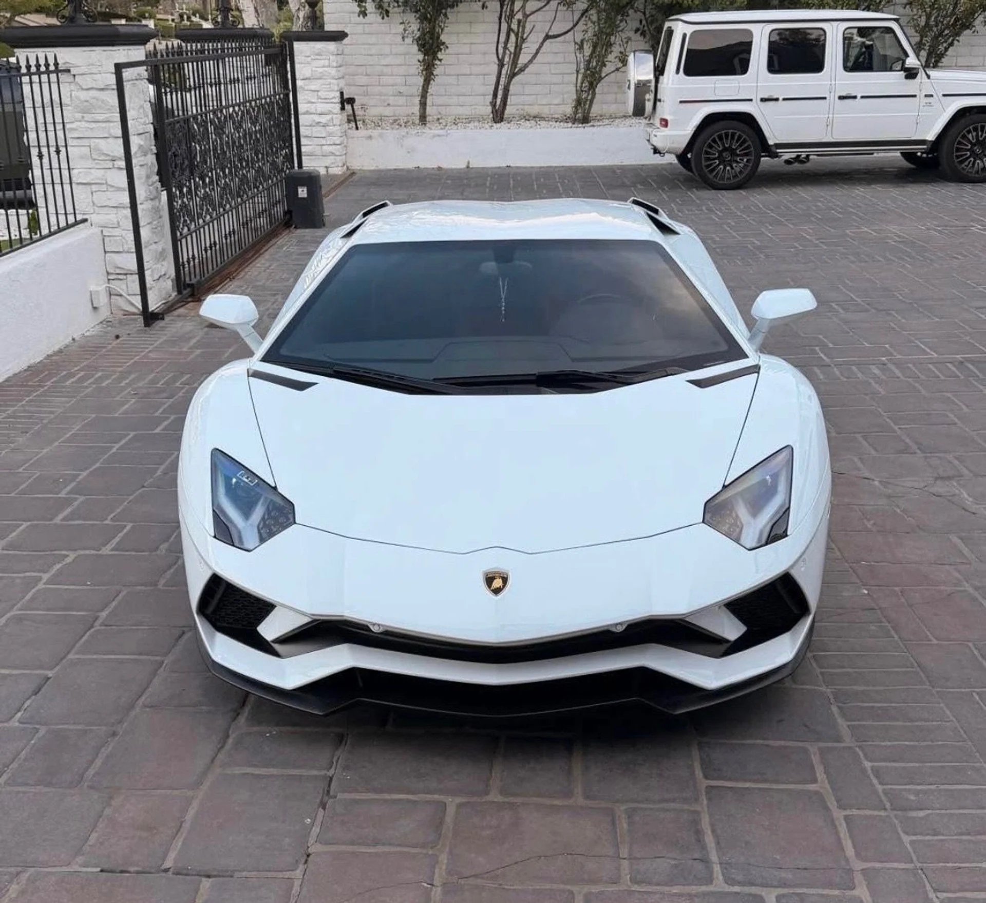 mph001_470071083_Used_2018_Lamborghini_Aventador_LP_740_4_S_1771341555_a315beb545