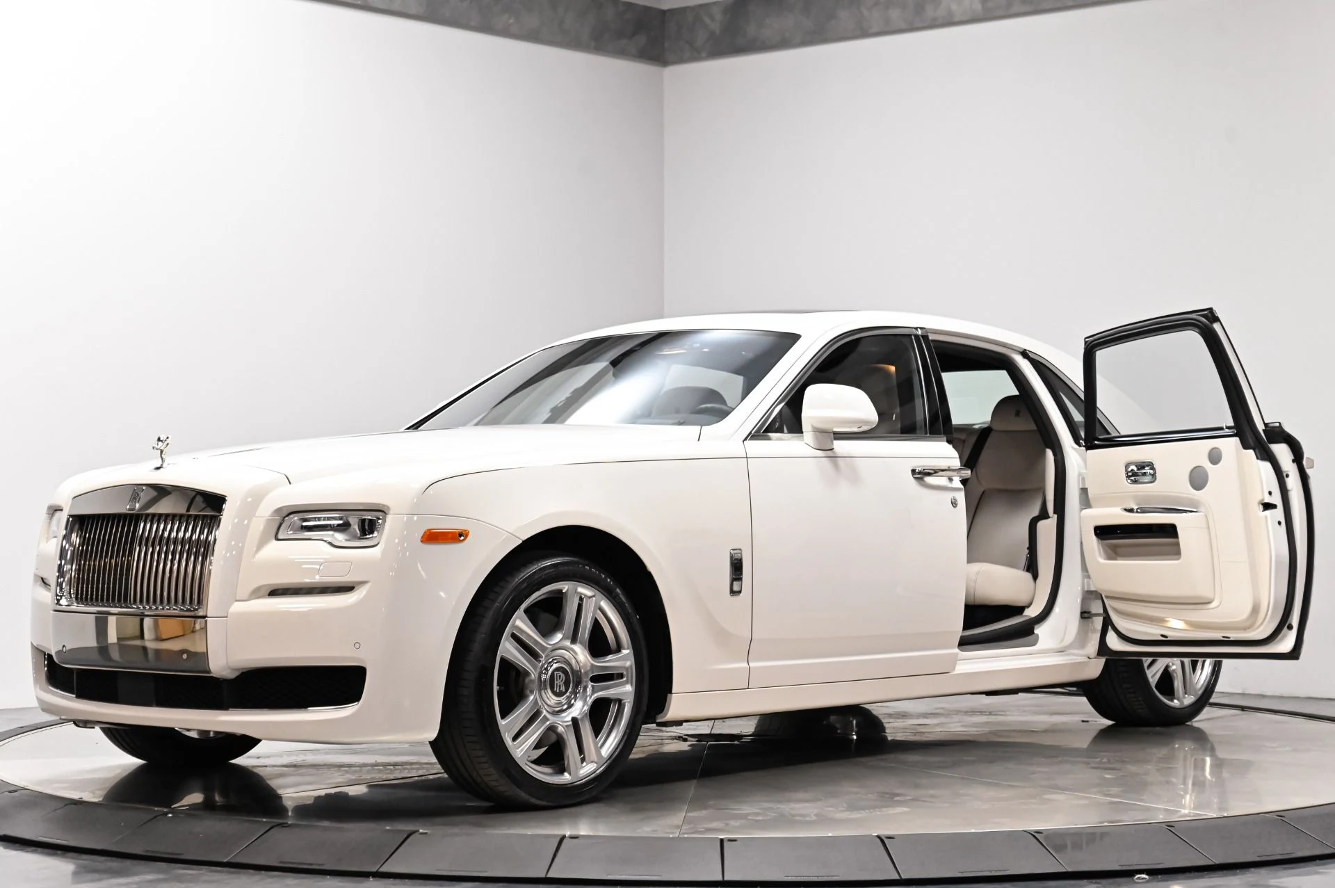 mph001_471945423_Used_2017_Rolls_Royce_Ghost_Base_1793114215_06f3bd331e