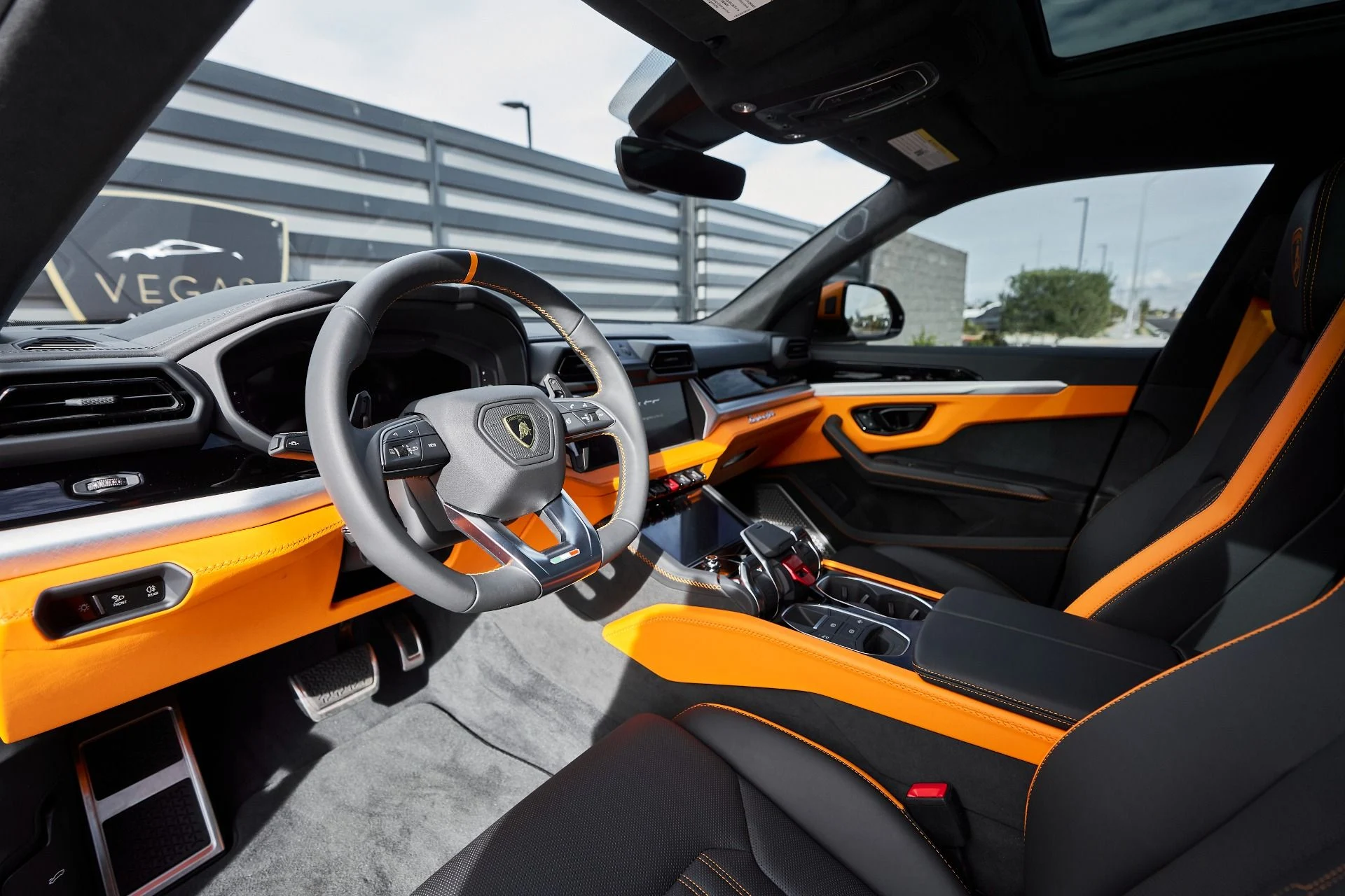 mph001_495068931_Used_2025_Lamborghini_Urus_SE_1763676972_7971cd6110