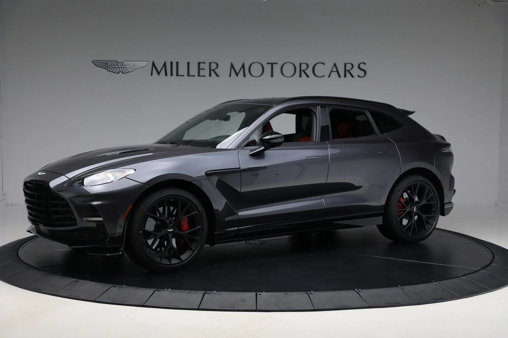 mph001_504943066_New_2025_Aston_Martin_DBX_707_1437453056