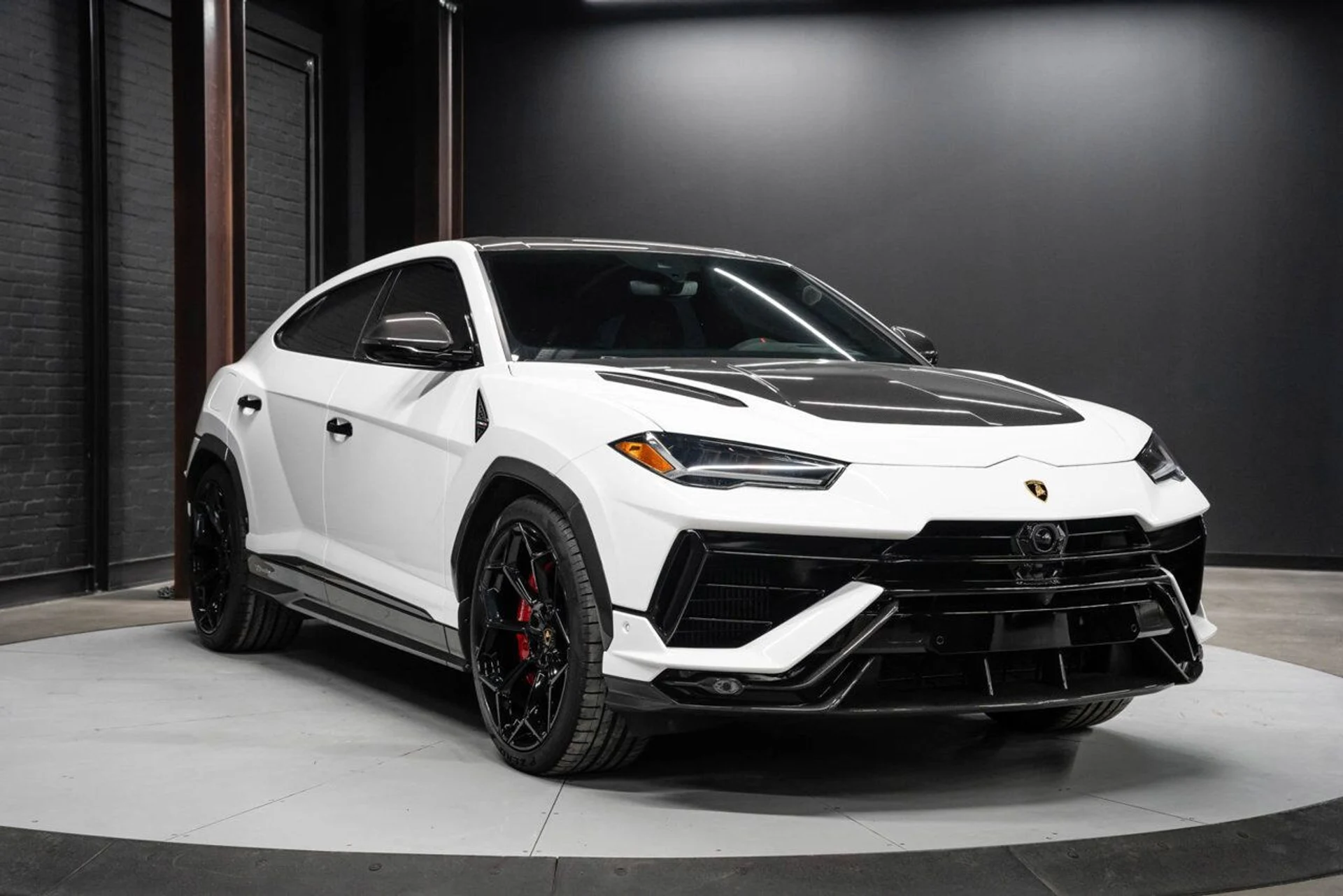 mph001_505303633_lamborghini_urus_2023_5991b5f426