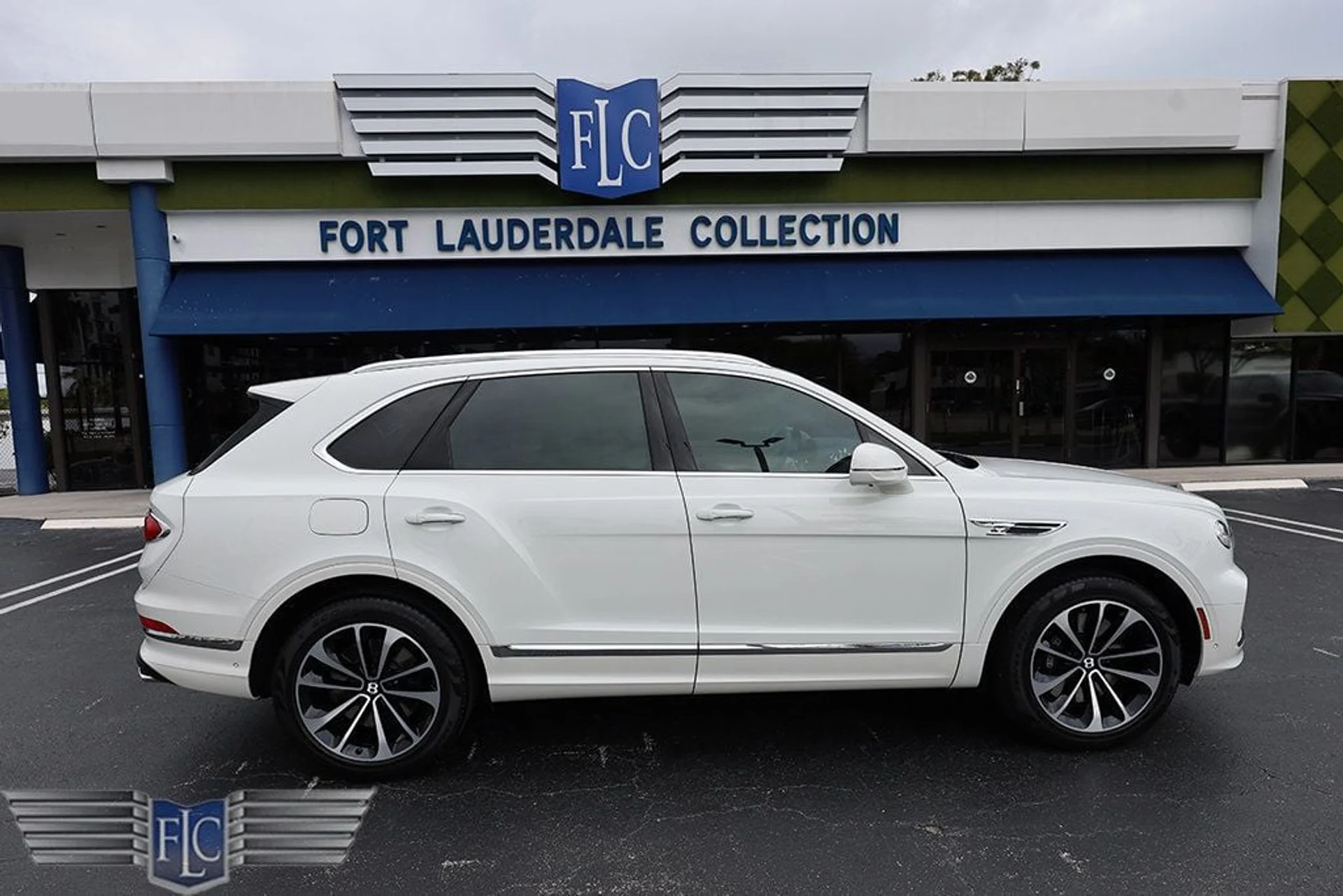 mph001_509175316_used_2024_bentley_bentayga_6305_22998003_2_1024_72b77b3acd
