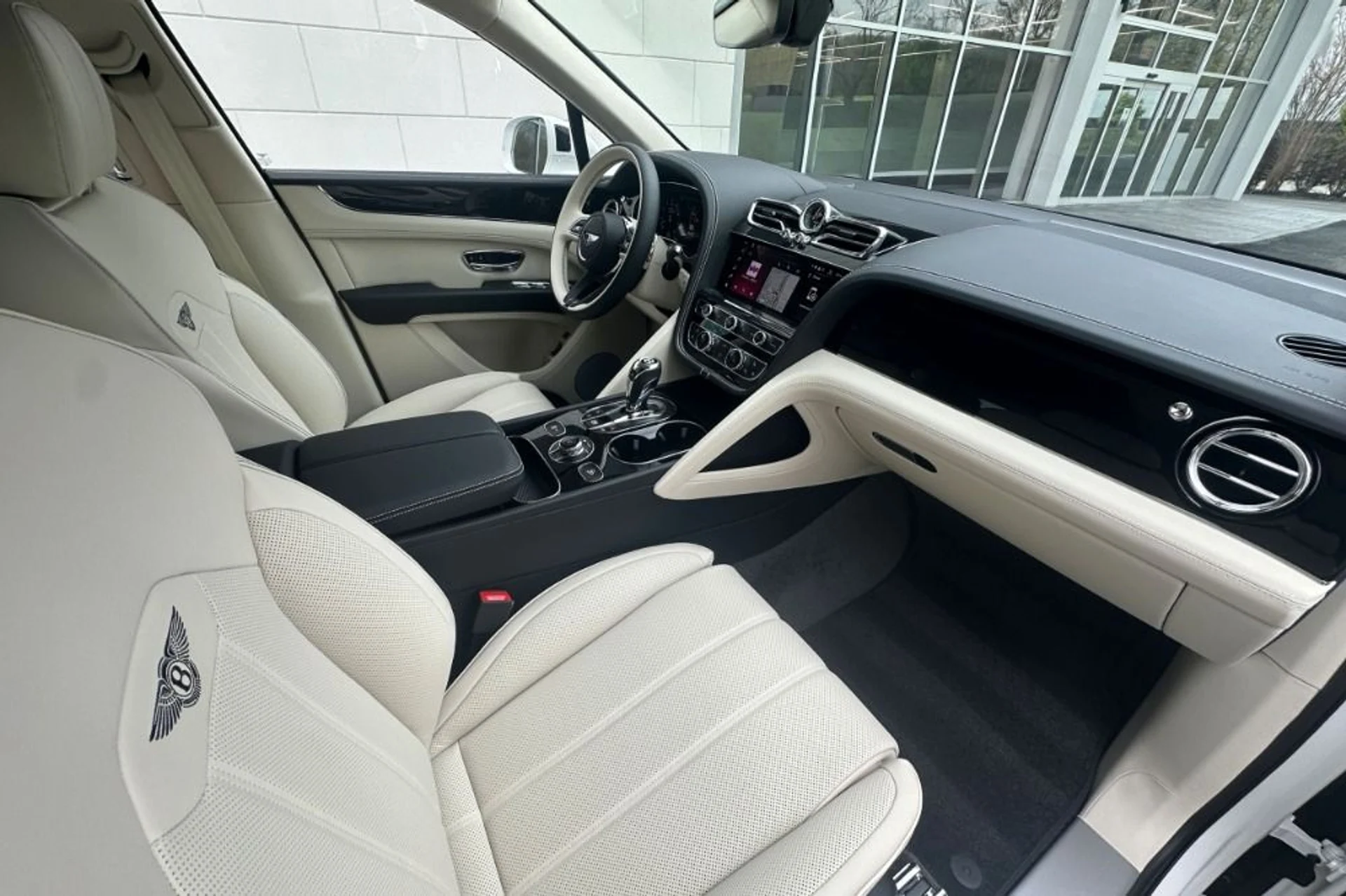 mph001_525679616_New_2026_Bentley_Bentayga_1777900453_d161078299