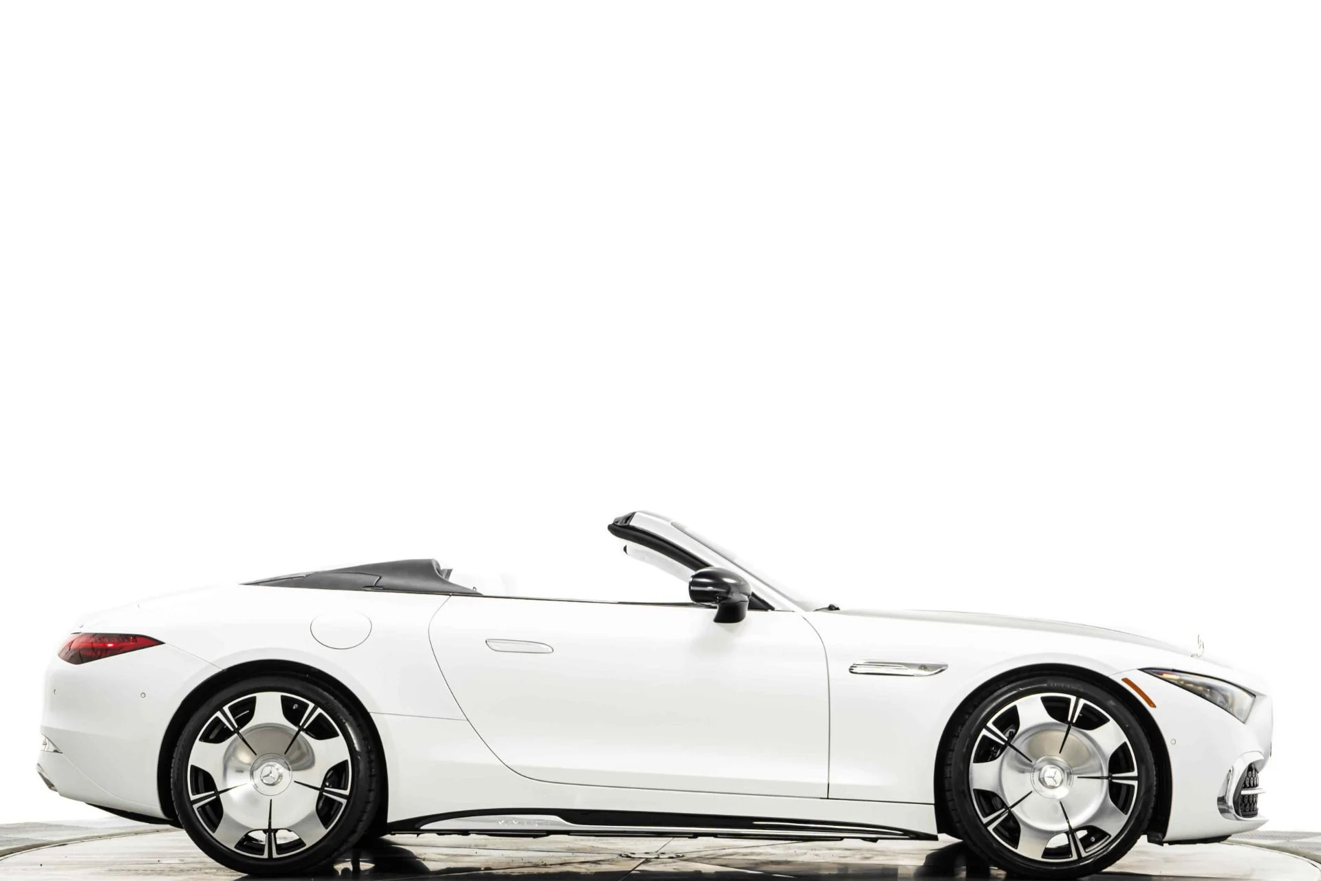 mph001_52855900_Used_2026_Mercedes_Benz_Maybach_SL_680_Delivery_Miles_Factory_Matte_Paint_1779918409_bb31866841