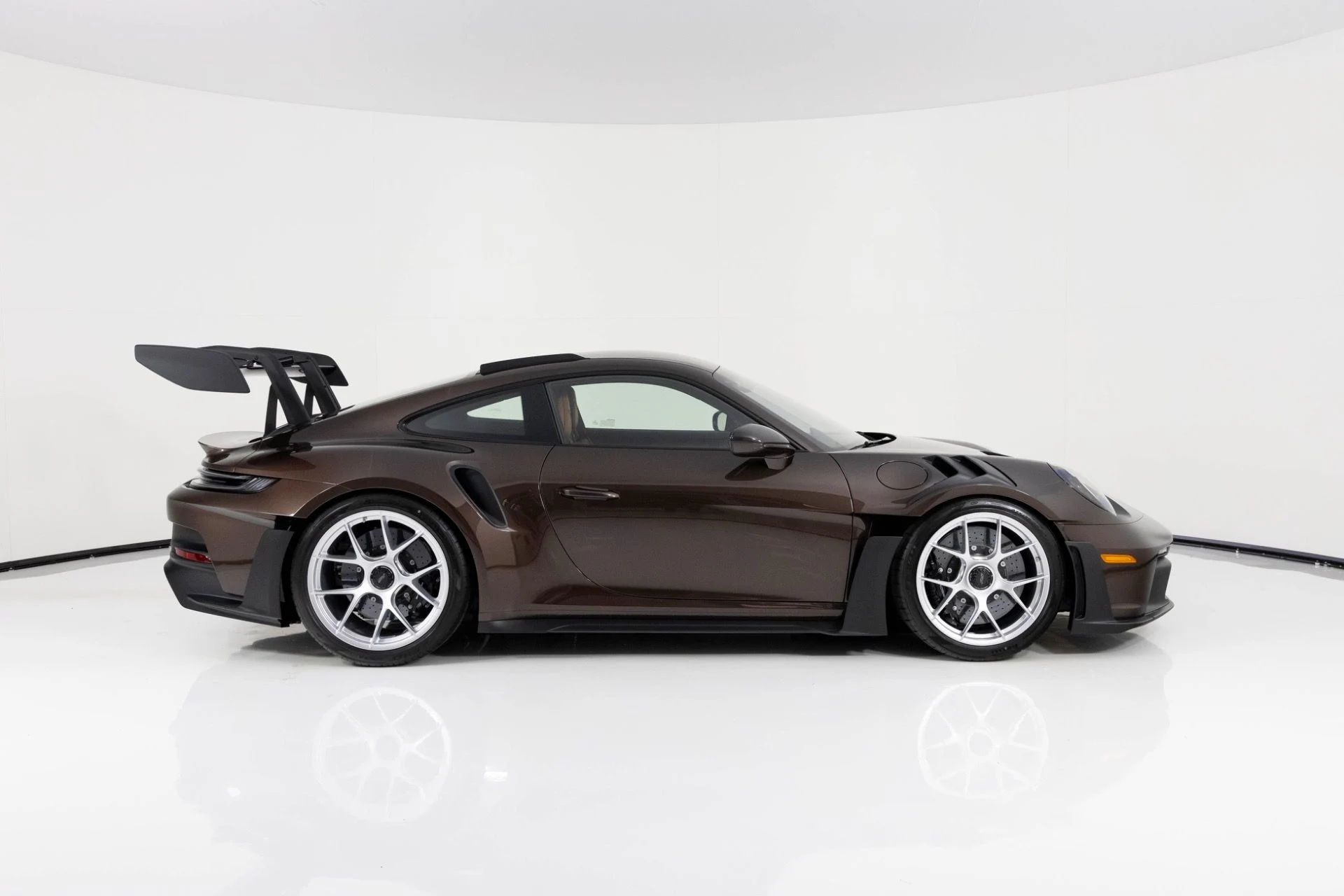 mph001_535320672_Used_2025_Porsche_911_GT_3_RS_1764185272_3ccdddbd01