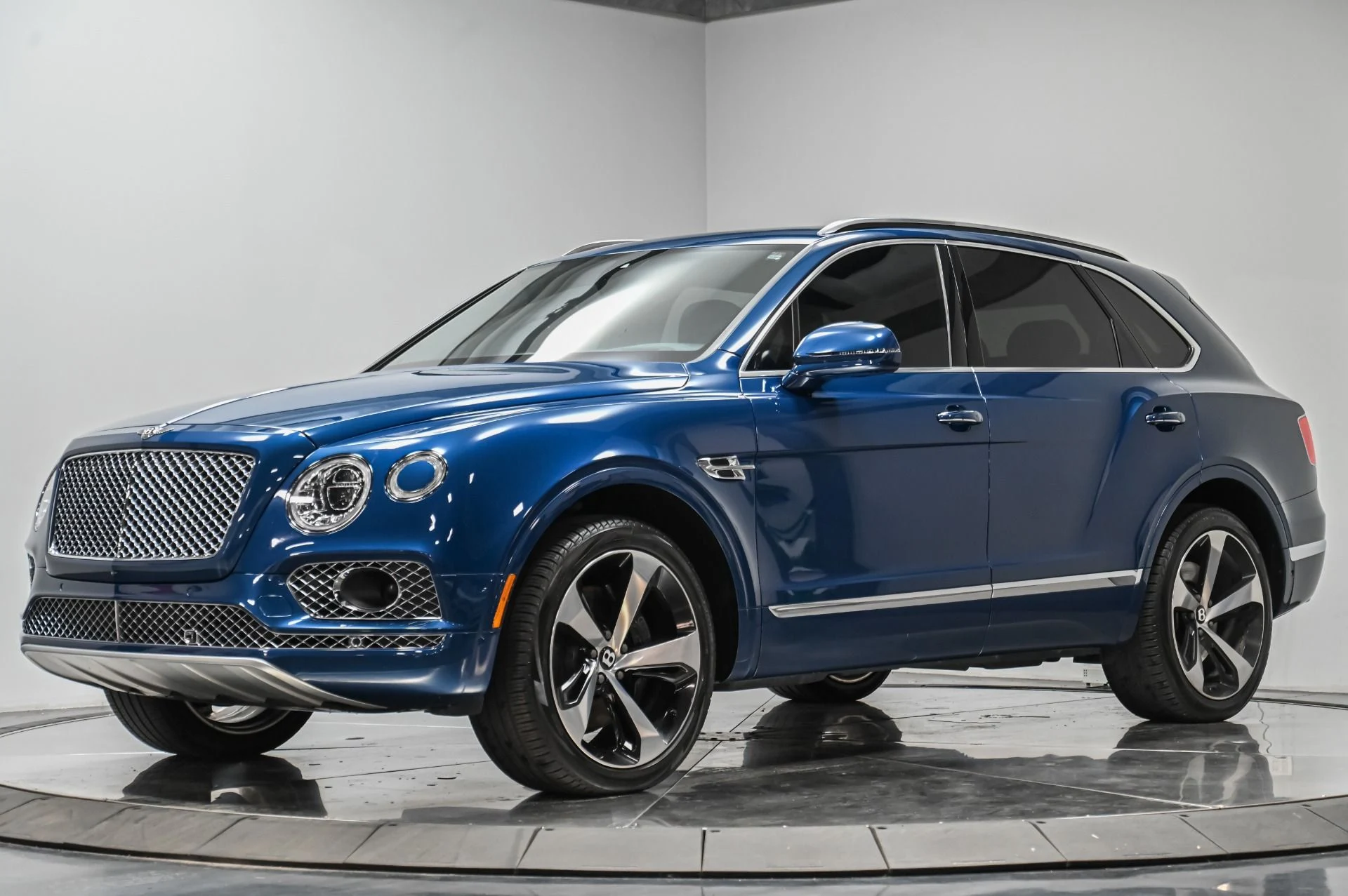 mph001_539186985_Used_2018_Bentley_Bentayga_W12_1758835107_61c9ceb54c