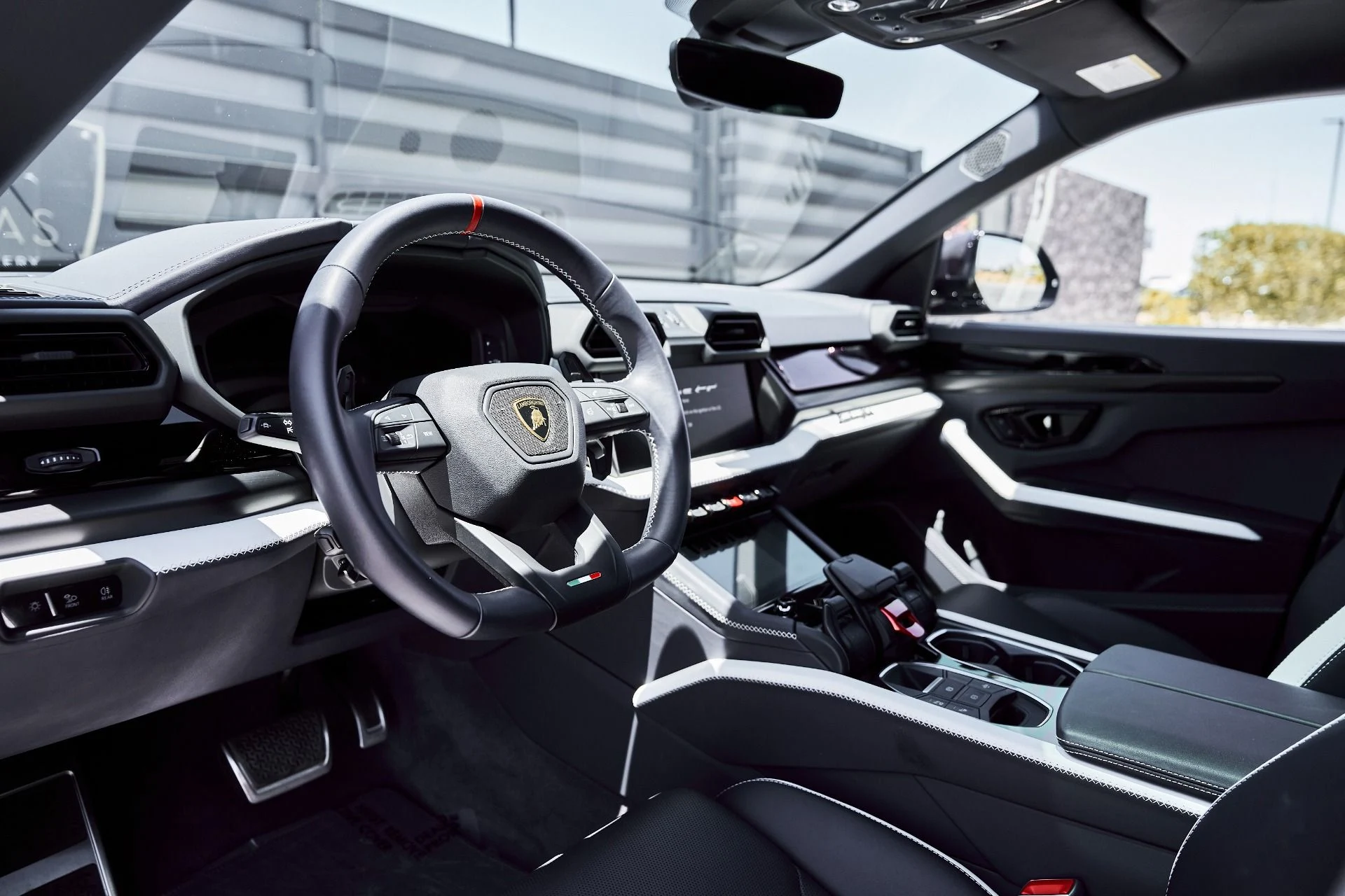 mph001_541410338_Used_2025_Lamborghini_Urus_SE_1780417221_13c8cc64c2