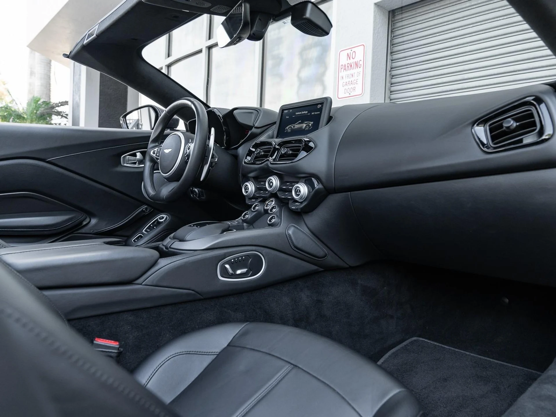 mph001_545565958_Used_2021_Aston_Martin_Vantage_1763409925_27f8e8e8e2