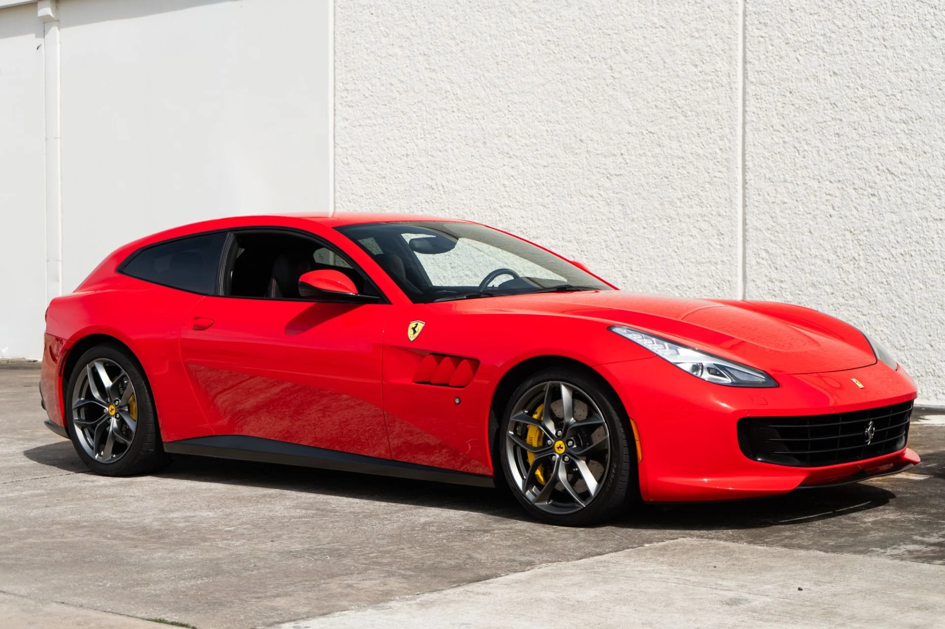 mph001_552916731_Used_2018_Ferrari_GTC_4_Lusso_T_1771449324_f1f2be1740