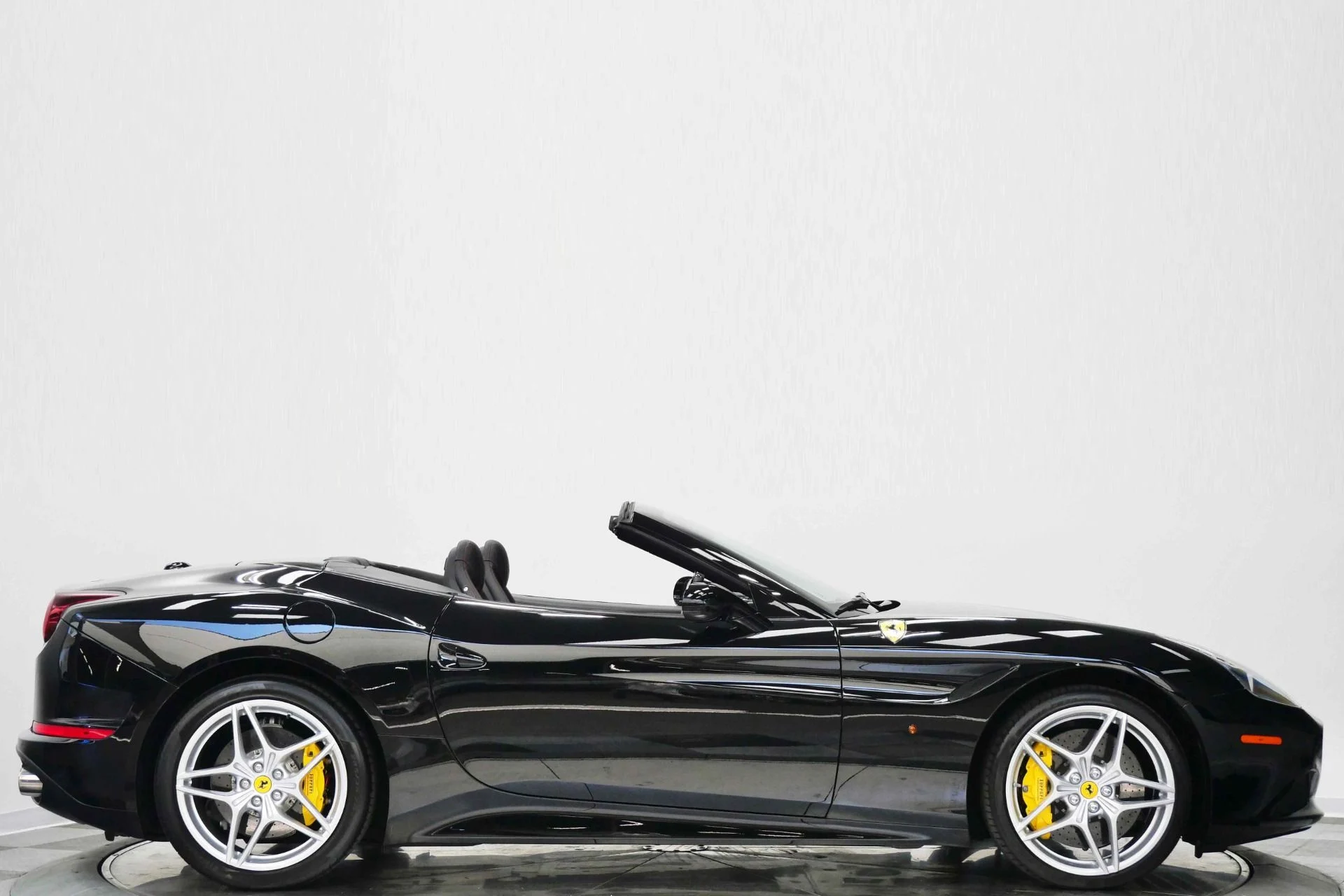 mph001_553020113_Used_2015_Ferrari_California_T_Carbon_Fiber_Interior_Trim_Low_Miles_1778860408_3a468297a3