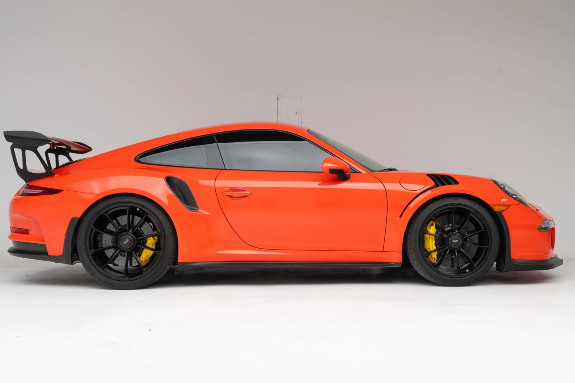 mph001_555676606_Used_2016_Porsche_911_GT_3_RS_1790180374_f490b8b0ea