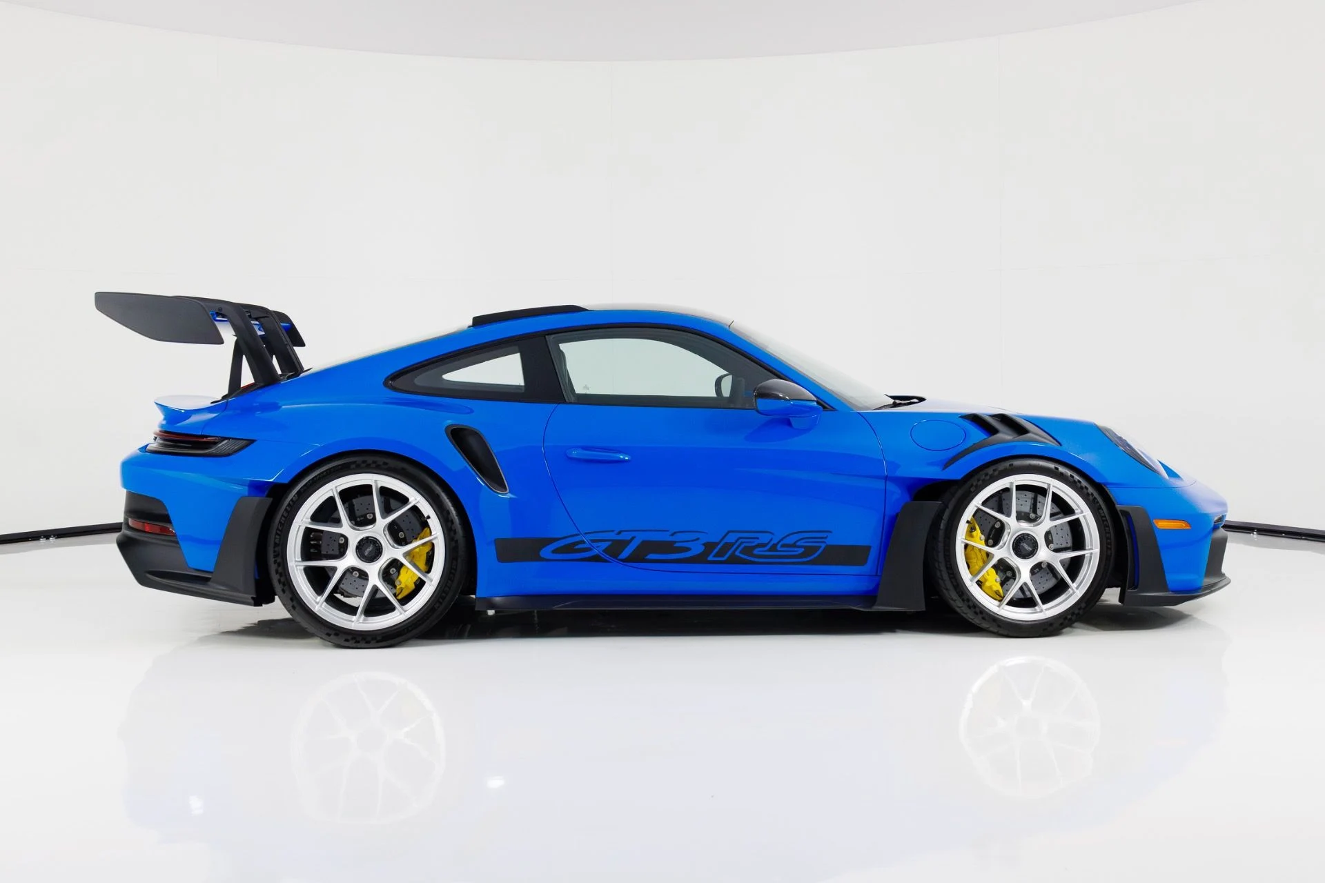 mph001_563861783_Used_2024_Porsche_911_GT_3_RS_1771372554_b80a917f9f