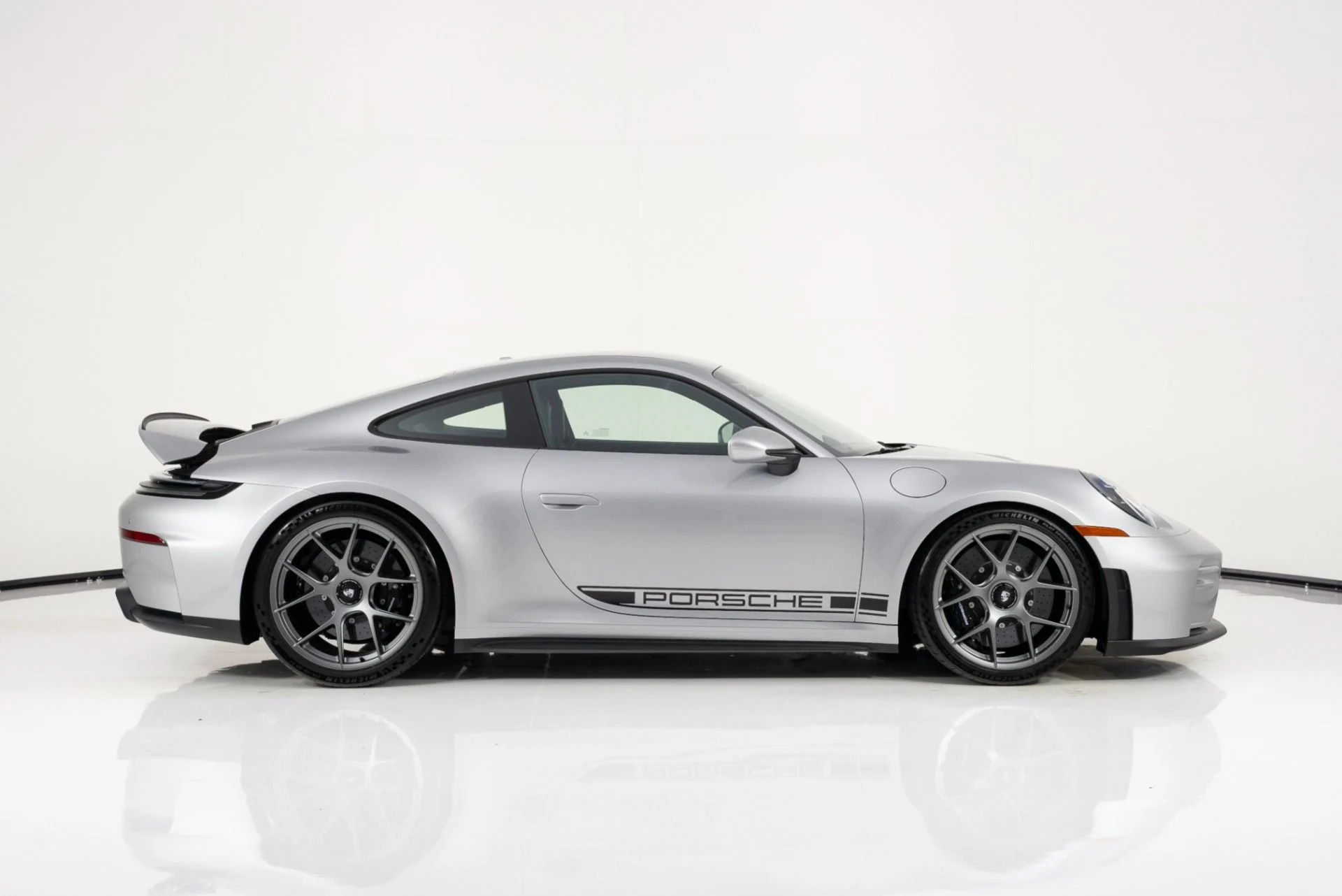 mph001_564312978_Used_2025_Porsche_911_GT_3_1754676169_12ec4e3acd