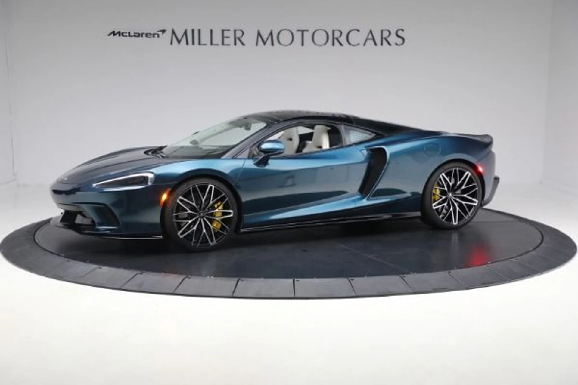 mph001_564510_Used_2023_Mc_Laren_GT_Luxe_8f0426fb11
