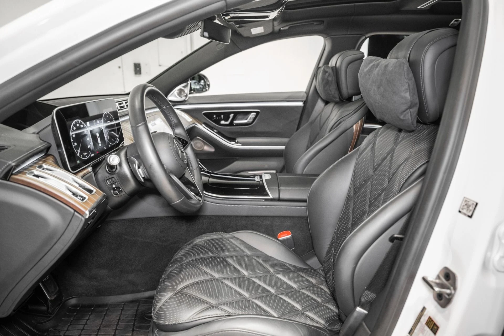 mph001_573868961_Used_2023_Mercedes_Benz_S_Class_Maybach_S_680_1786120197_8202c3d3d1