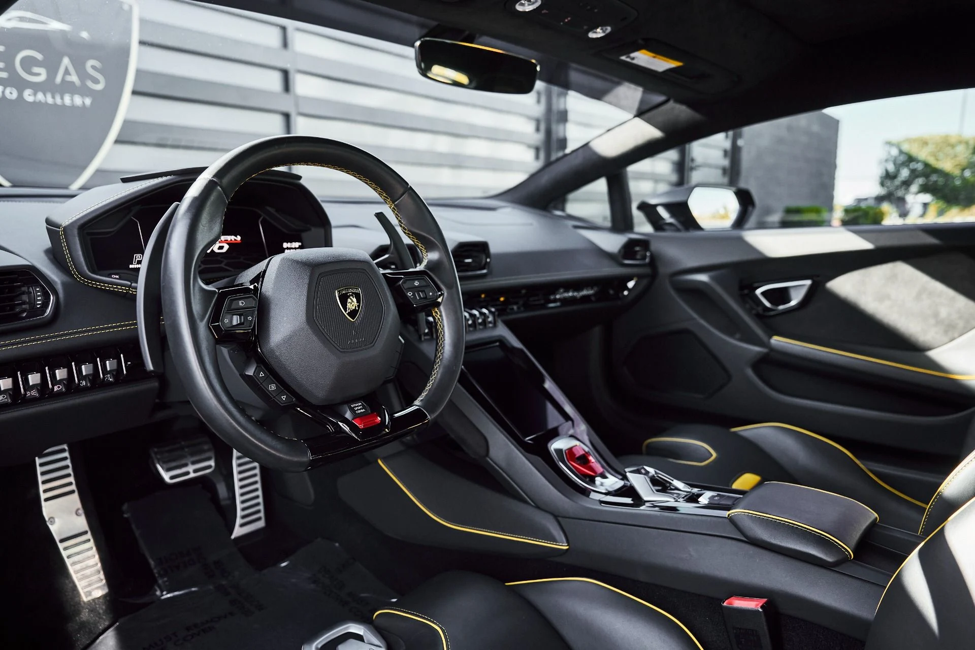 mph001_574770046_Used_2021_Lamborghini_Huracan_EVO_Base_1774404934_0144f8f952