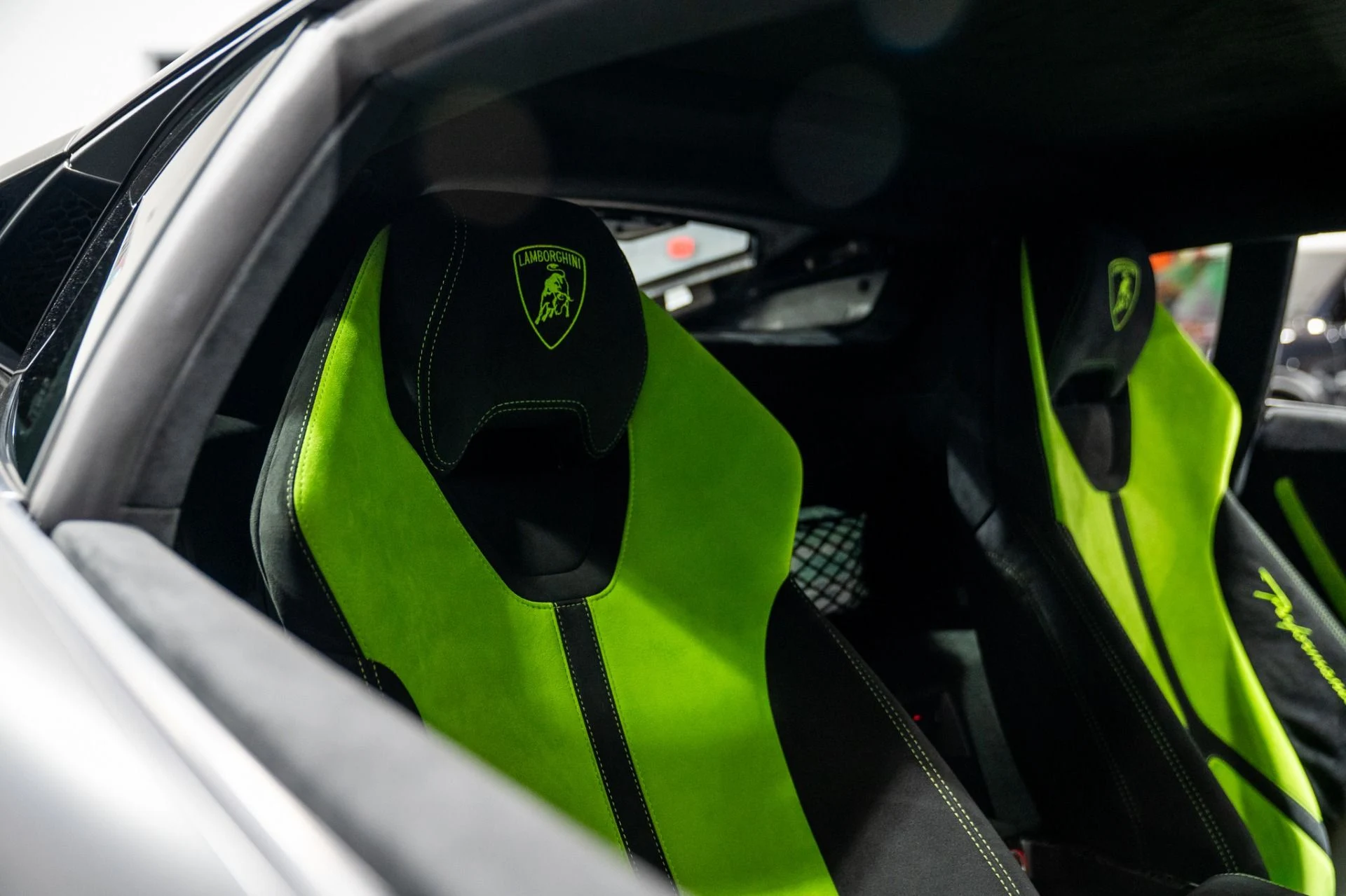 mph001_58165065_Used_2018_Lamborghini_Huracan_LP_640_4_Performante_Ad_Personam_Paint_and_Interior_Massive_Sticker_1769178126_1d44590c66