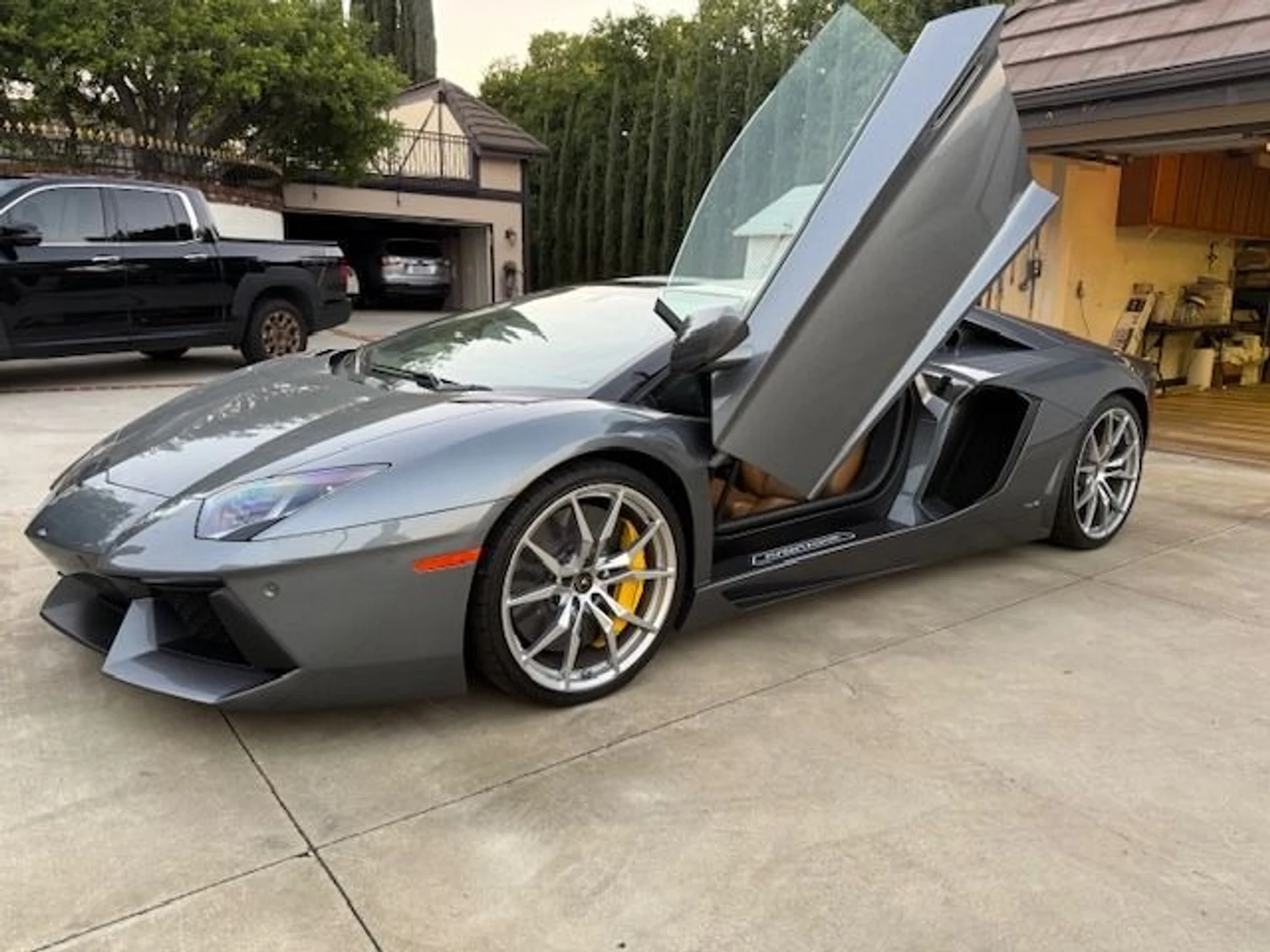 mph001_582729490_Used_2014_Lamborghini_Aventador_LP_700_4_1764027365_b21fd1edab