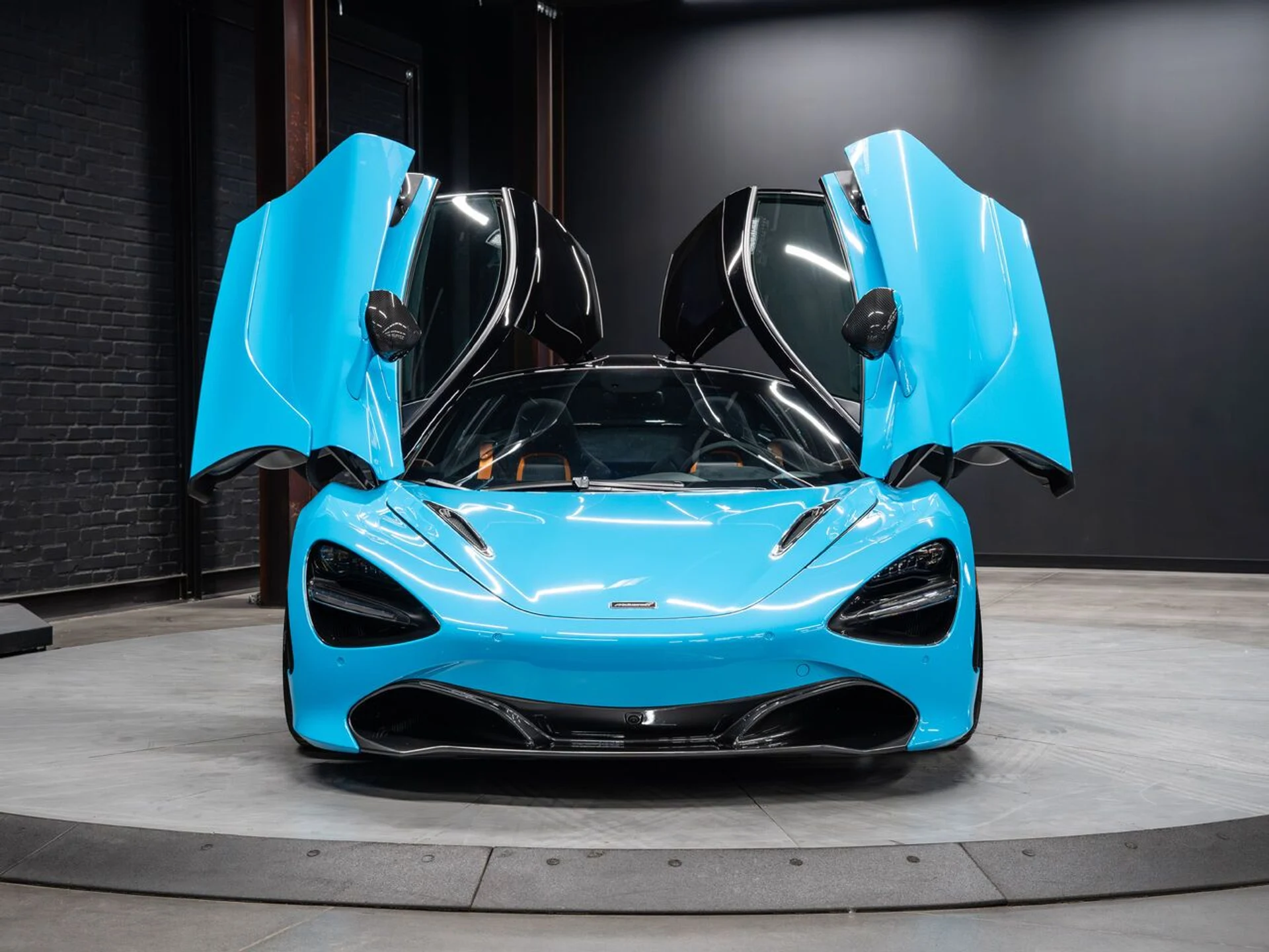 mph001_592059391_mclaren_720s_2018_28106d39cd