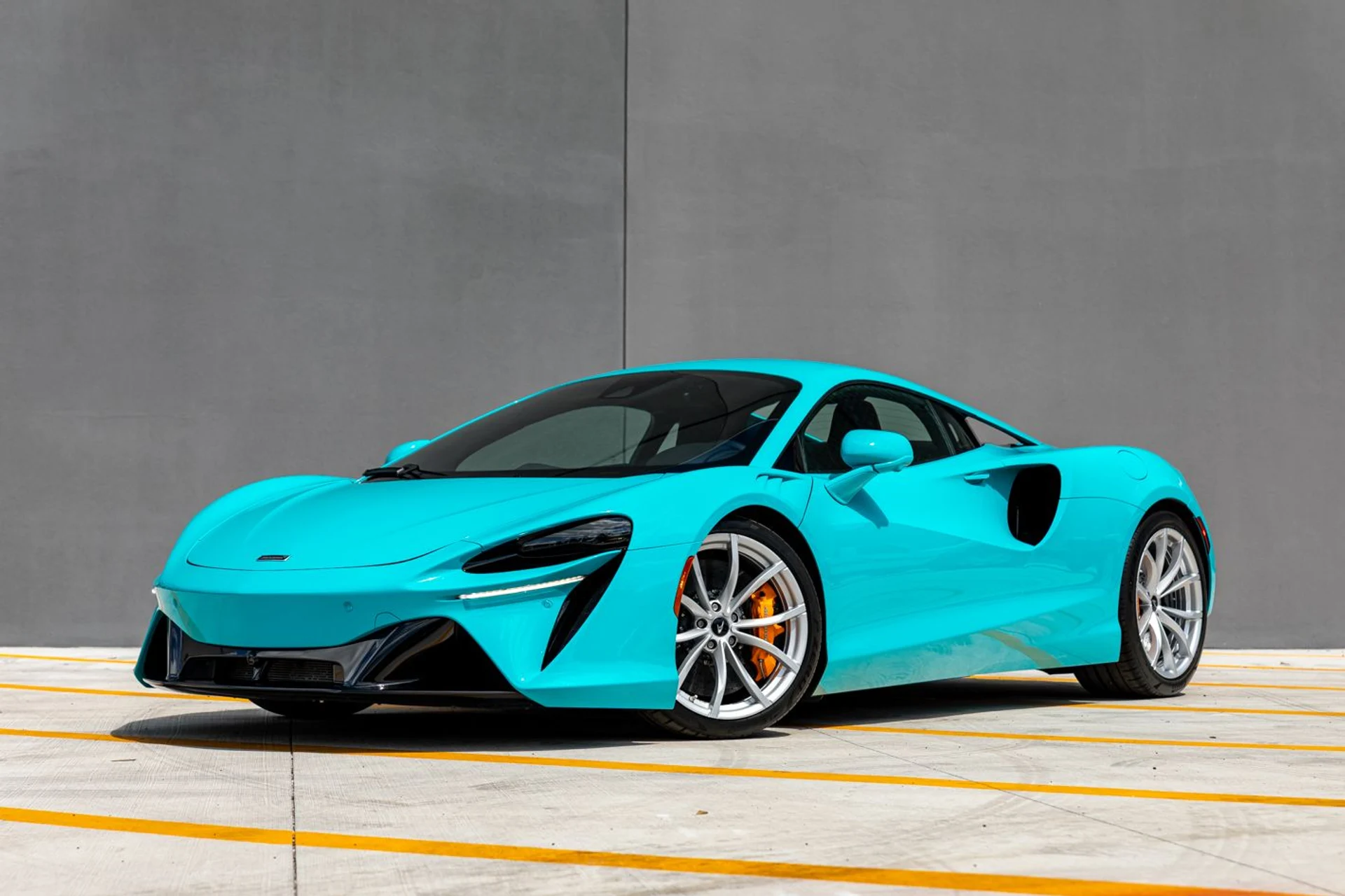 mph001_597764477_Used_2023_Mc_Laren_Artura_Vision_f92cf704b2