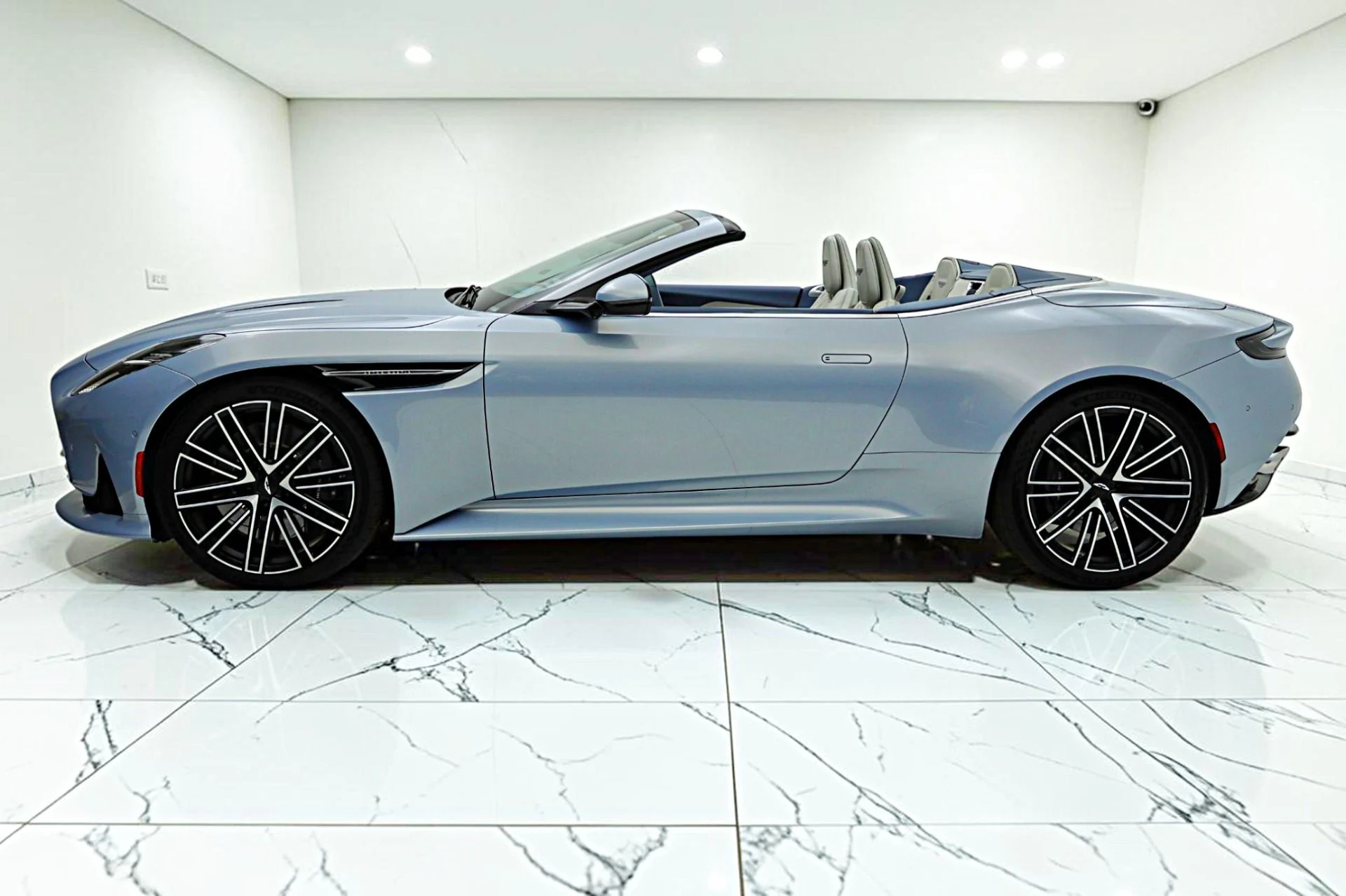 mph001_619779245_New_2026_Aston_Martin_DB_12_Volante_58b5897fa3