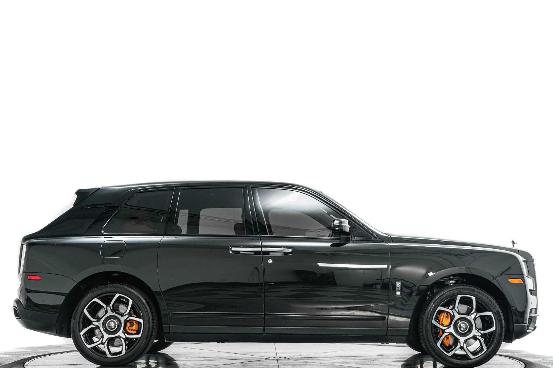 mph001_621581055_Used_2024_Rolls_Royce_Cullinan_Black_Badge_Very_Low_Miles_Rear_Console_With_Crystalware_1779371397_2431c651d9