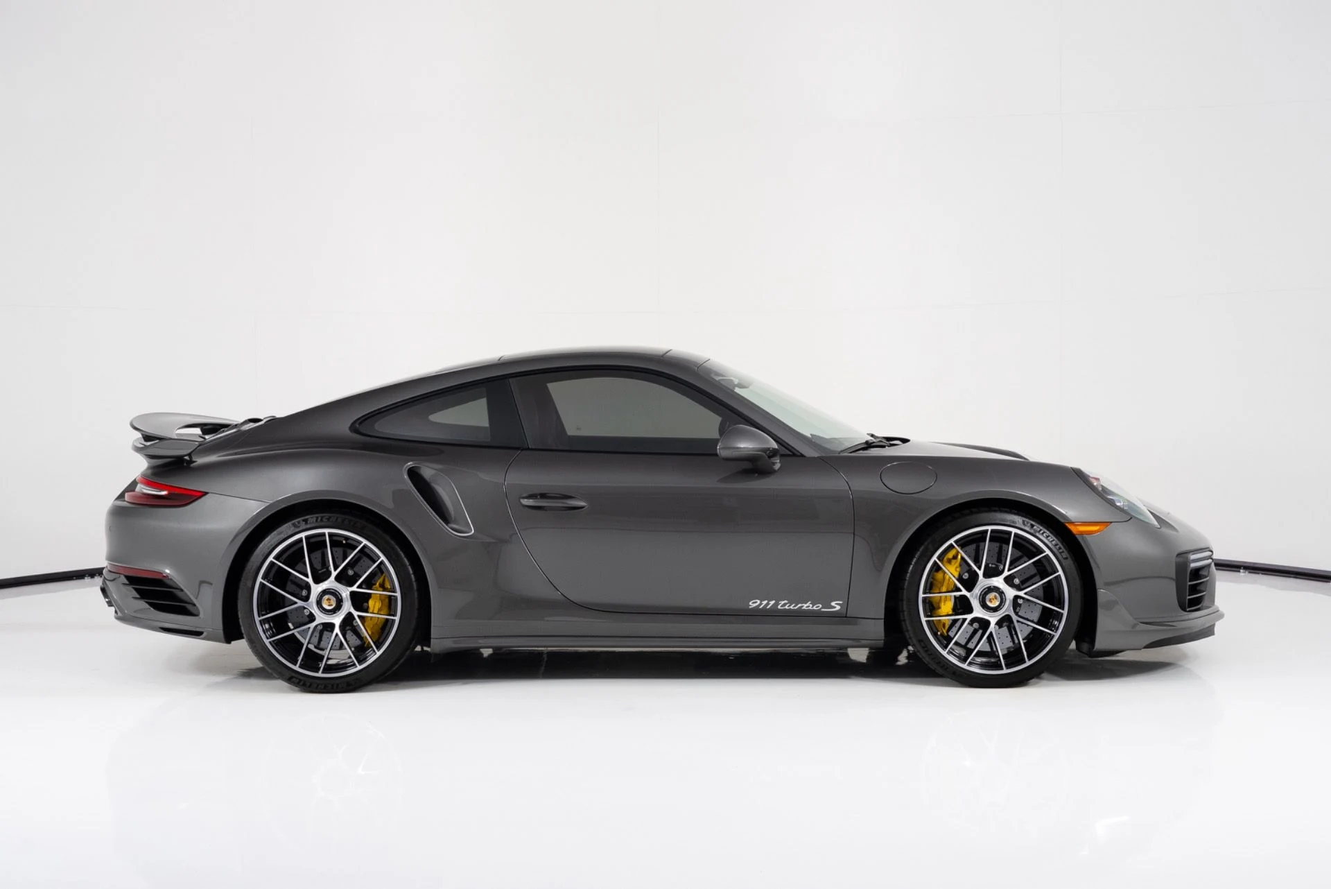 mph001_634873570_Used_2019_Porsche_911_Turbo_S_1774999634_05bf16fa53