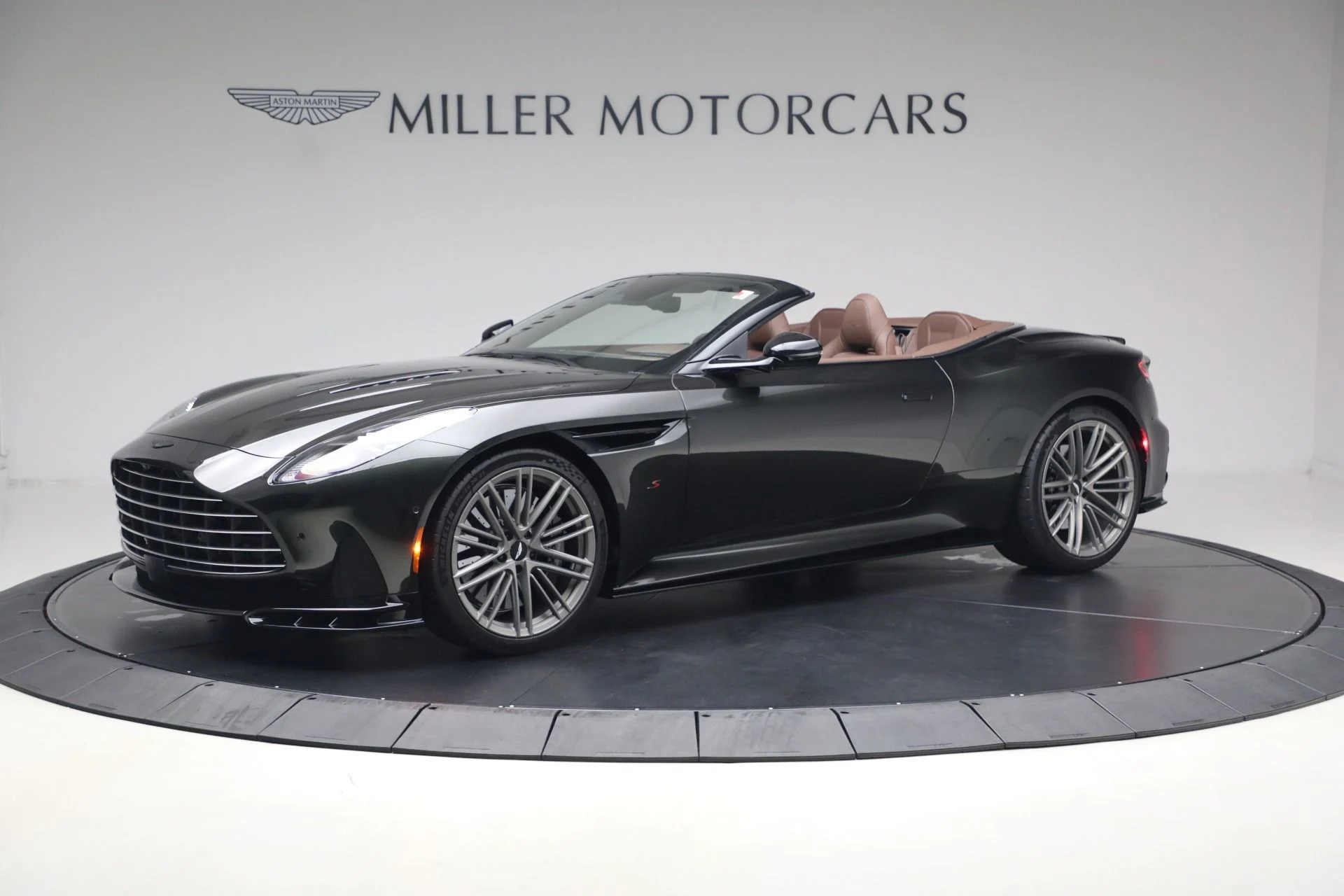 mph001_642921149_New_2026_Aston_Martin_DB_12_S_Volante_1787328919_c5d7499c8c