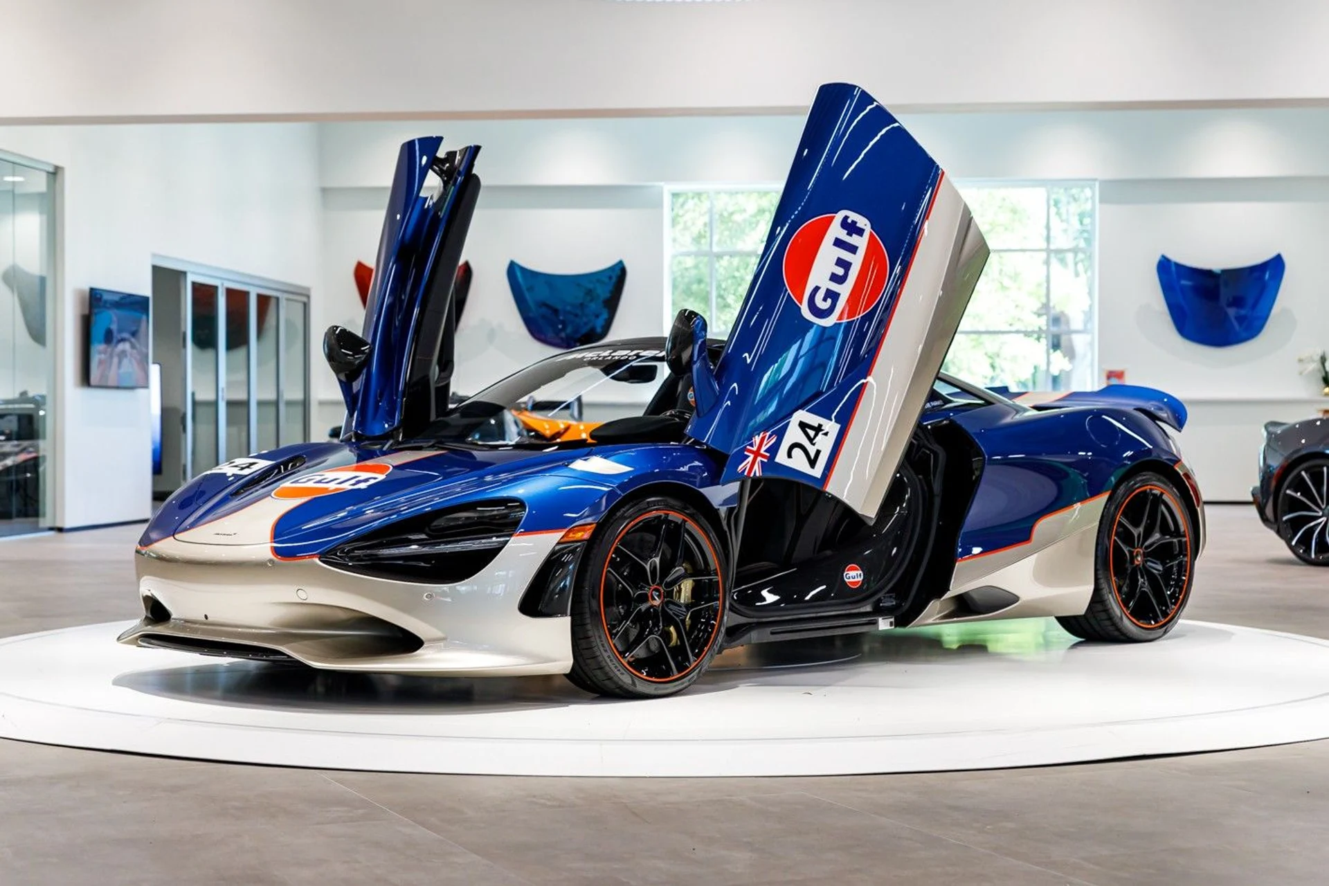 mph001_649812475_430_p2_l_8c41418432