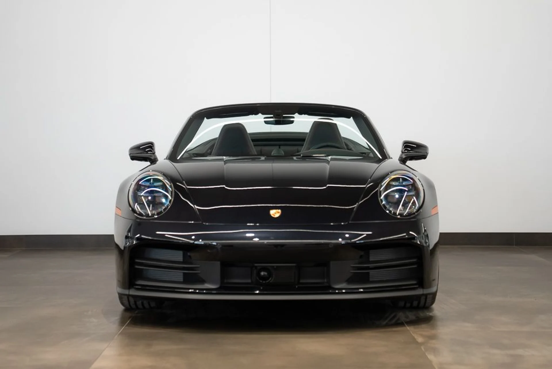 mph001_664815890_porsche_911_2025_jpg_v_1775165756_38cf2bc036