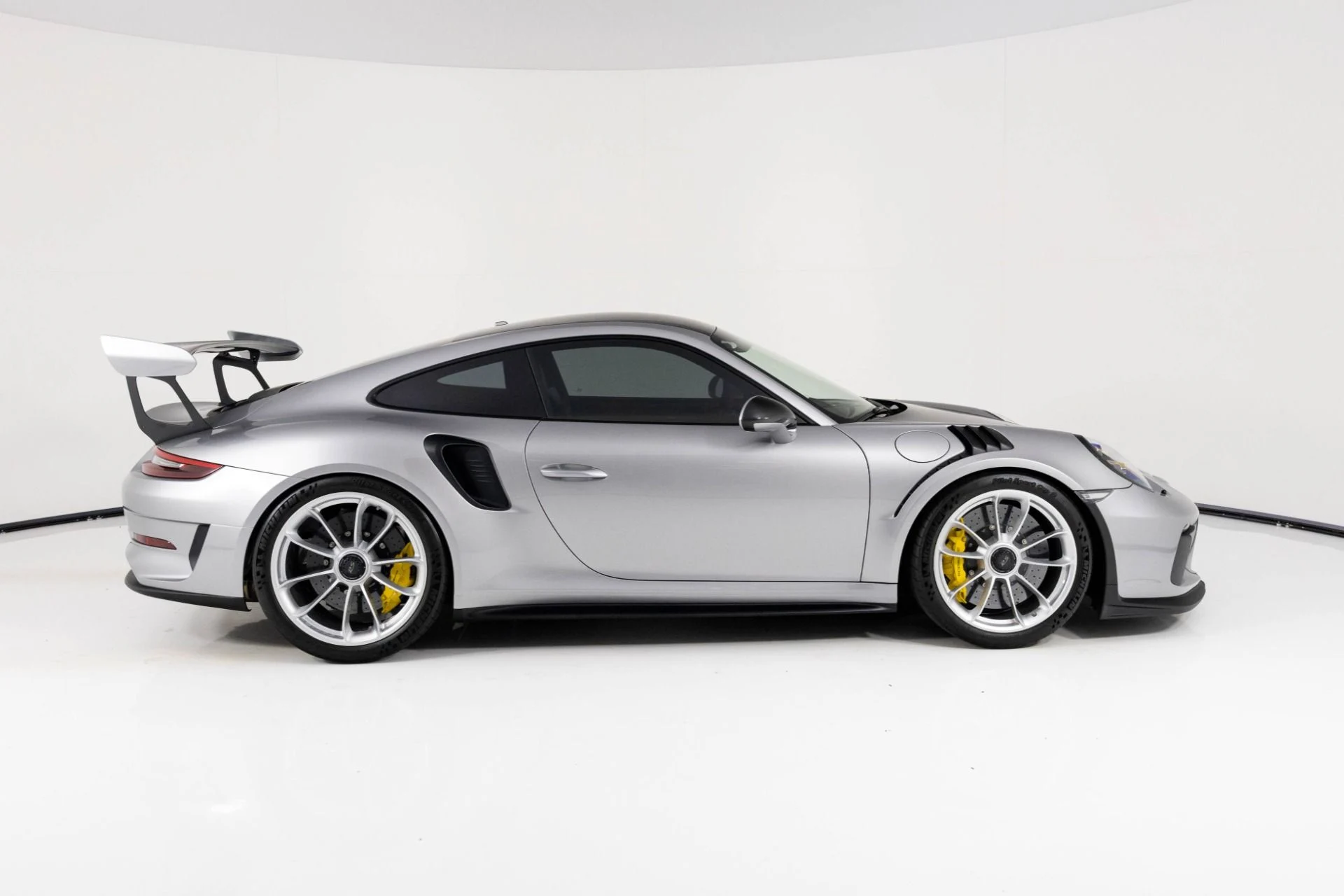 mph001_669137119_Used_2019_Porsche_911_GT_3_RS_1761084280_dae193c0d4