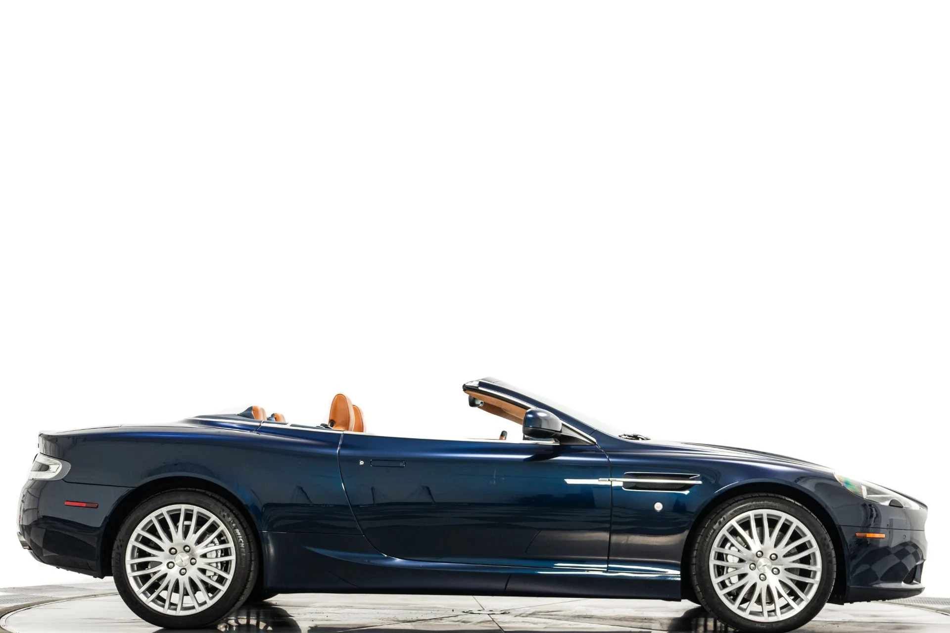 mph001_706569385_Used_2011_Aston_Martin_DB_9_Volante_Two_Tone_Interior_V12_Power_1780003094_72ce065bdf