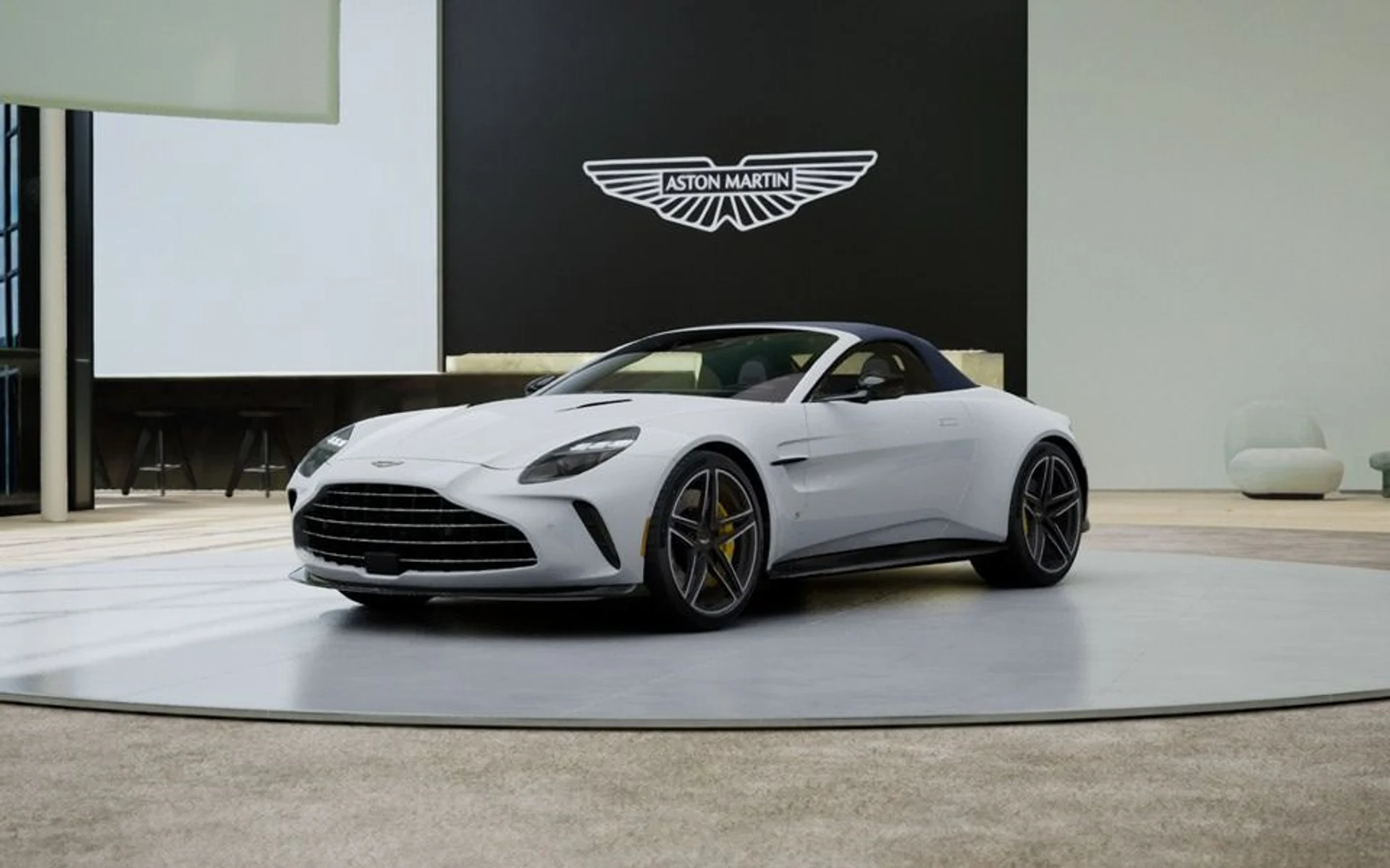 mph001_708312164_New_2027_Aston_Martin_Vantage_S_Roadster_In_Transit_a29103a3a1