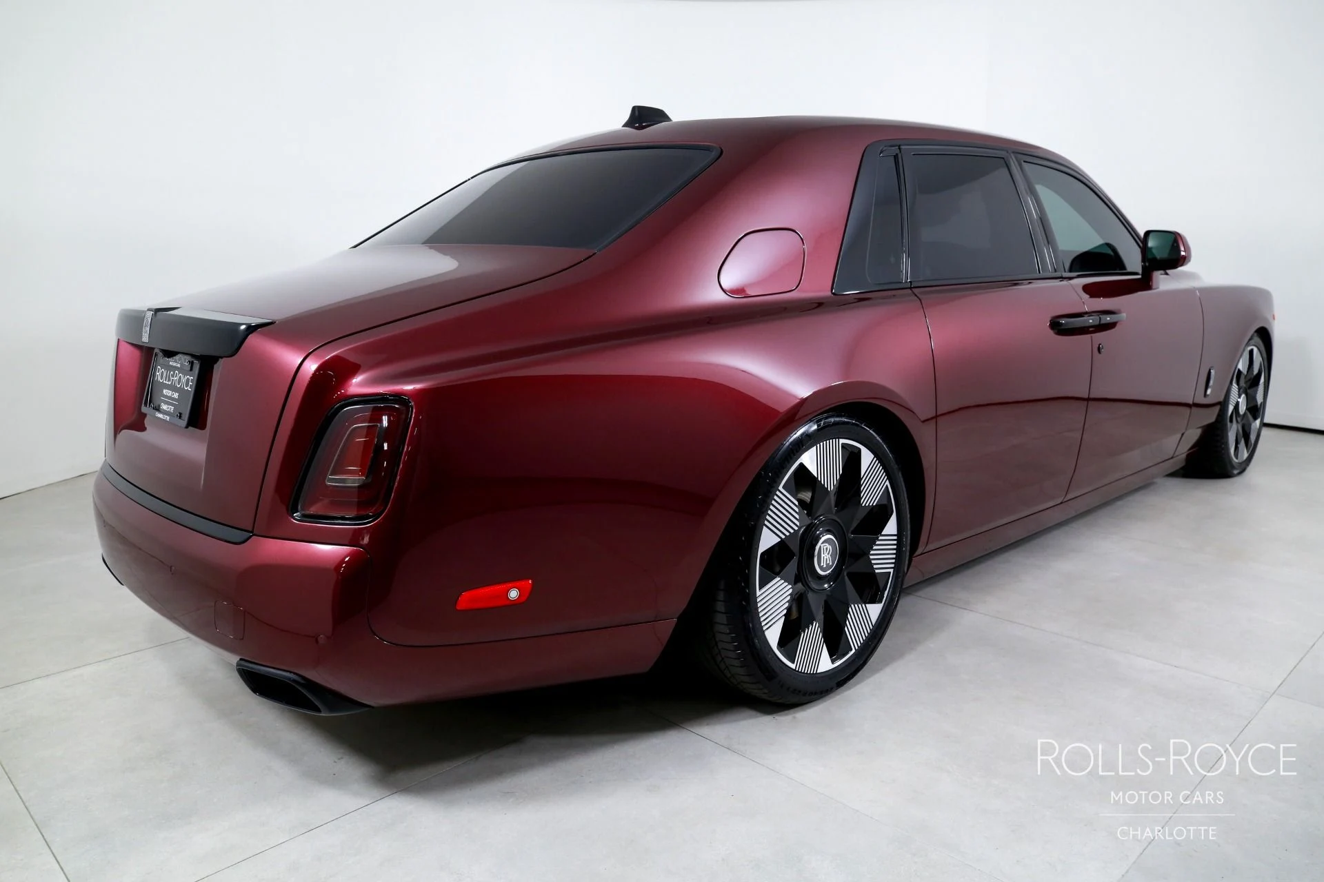 mph001_714580785_Used_2019_Rolls_Royce_Phantom_1760804131_32e1d872b1
