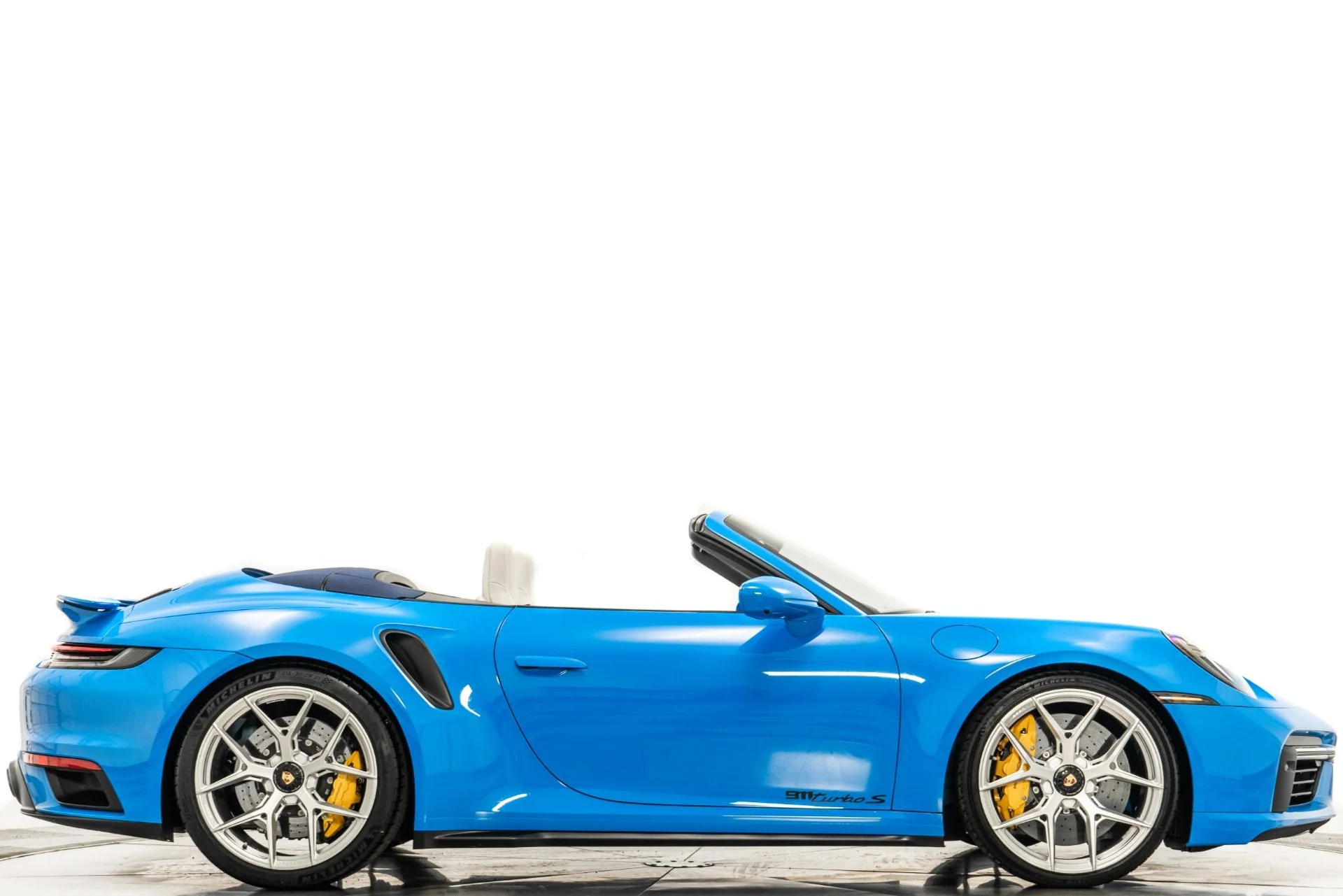 mph001_723577723_Used_2022_Porsche_911_Turbo_S_Cabriolet_1761066014_7367adfd9b
