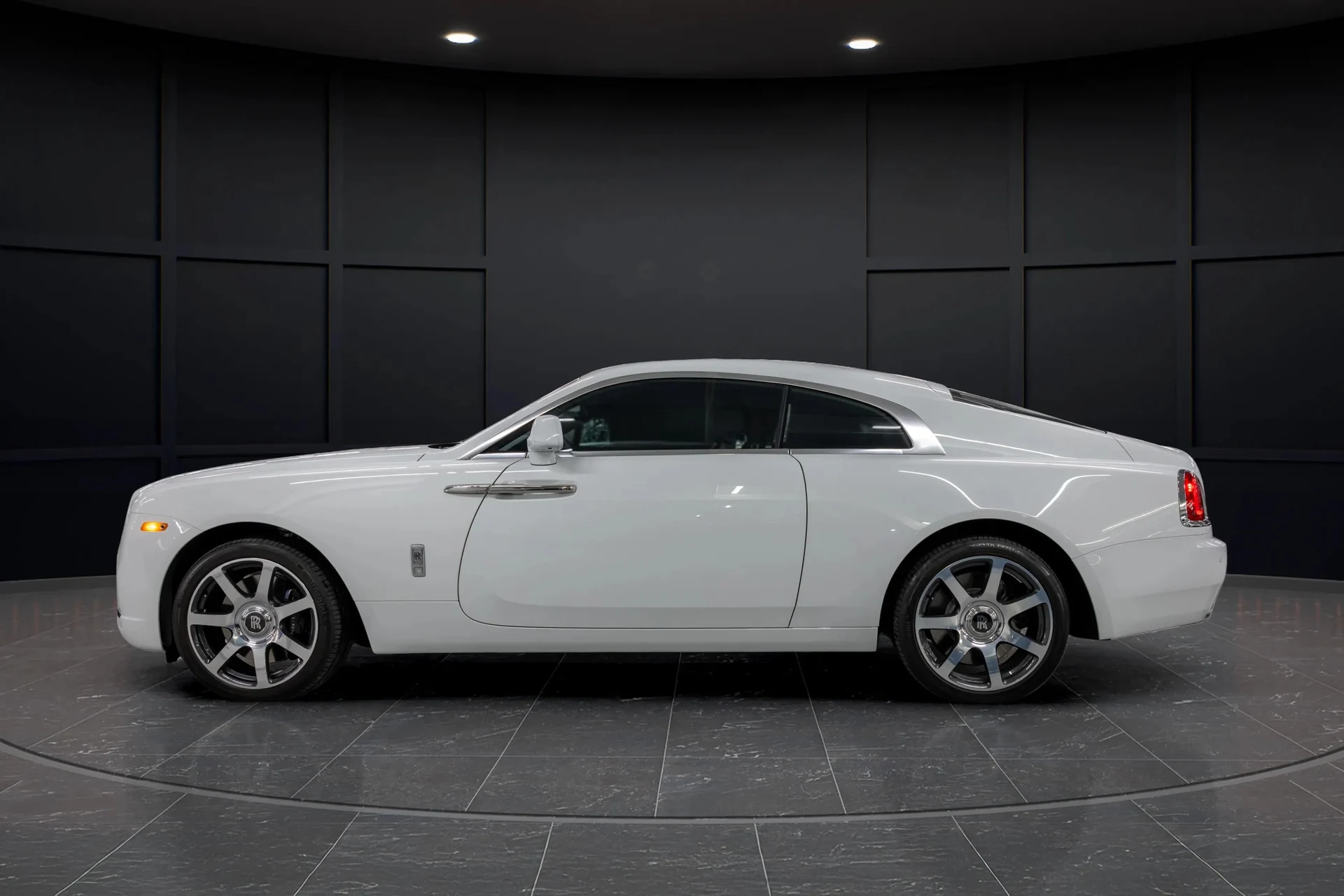 mph001_73140901_18961a8c_c3a7_4668_8aa9_eb5e8054cc72_201920_Rolls_Royce20_Wraith2028_SCA_665_C52_KUX_8724329_6_e7110b7585