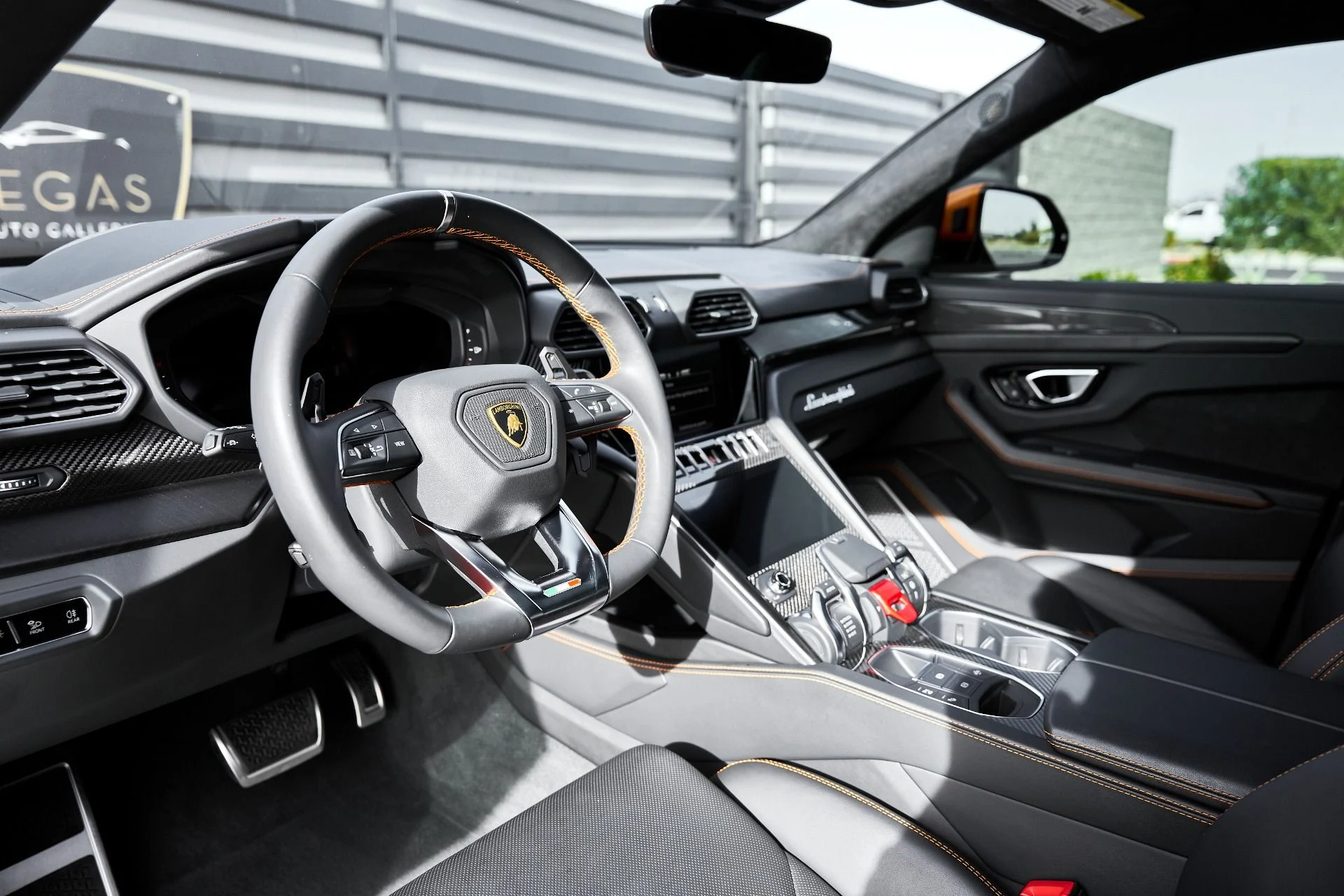 mph001_736652731_Used_2022_Lamborghini_Urus_1766457332_5b428c8659