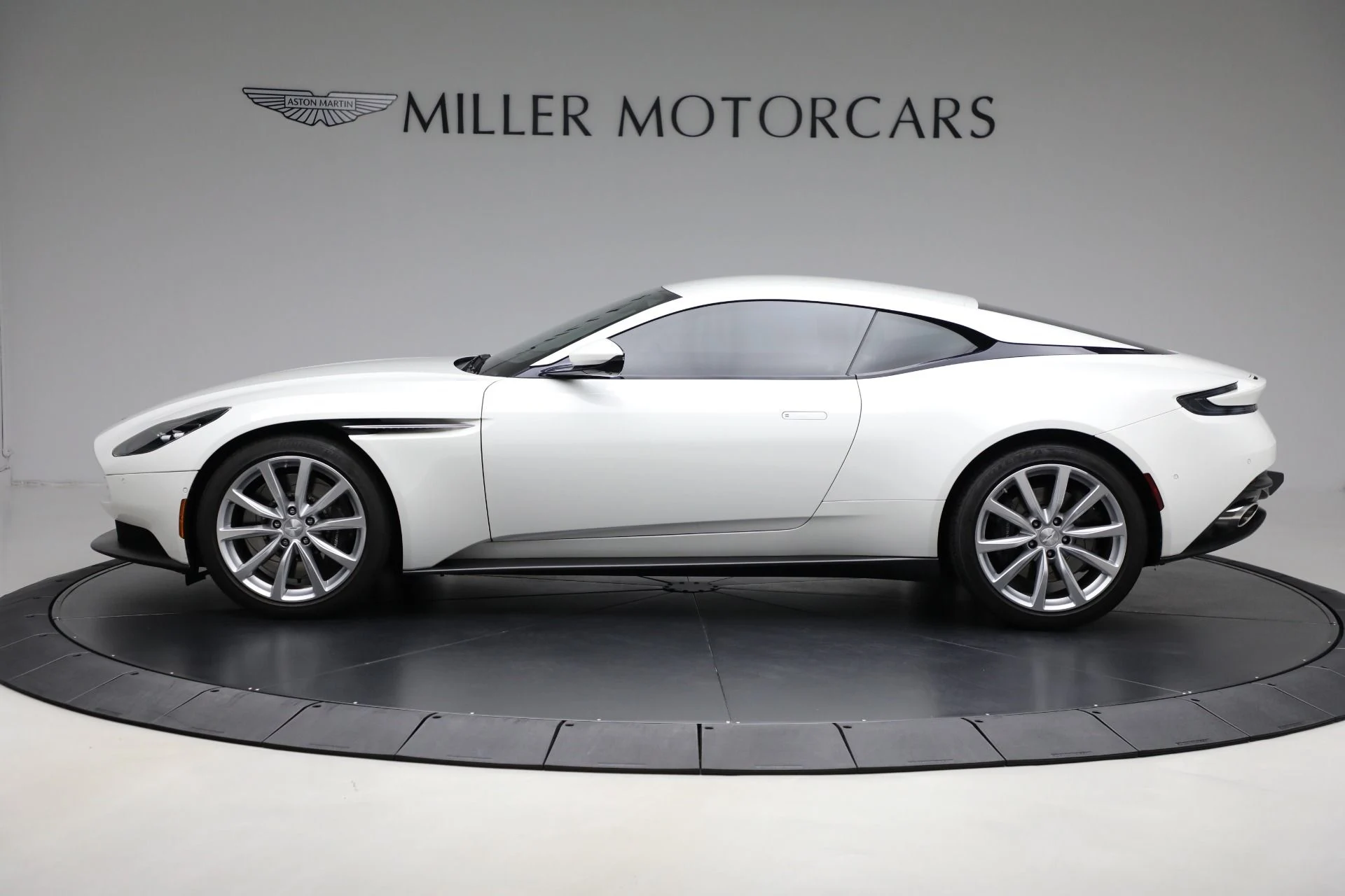 mph001_746667761_Used_2018_Aston_Martin_DB_11_V8_a7324c03b5