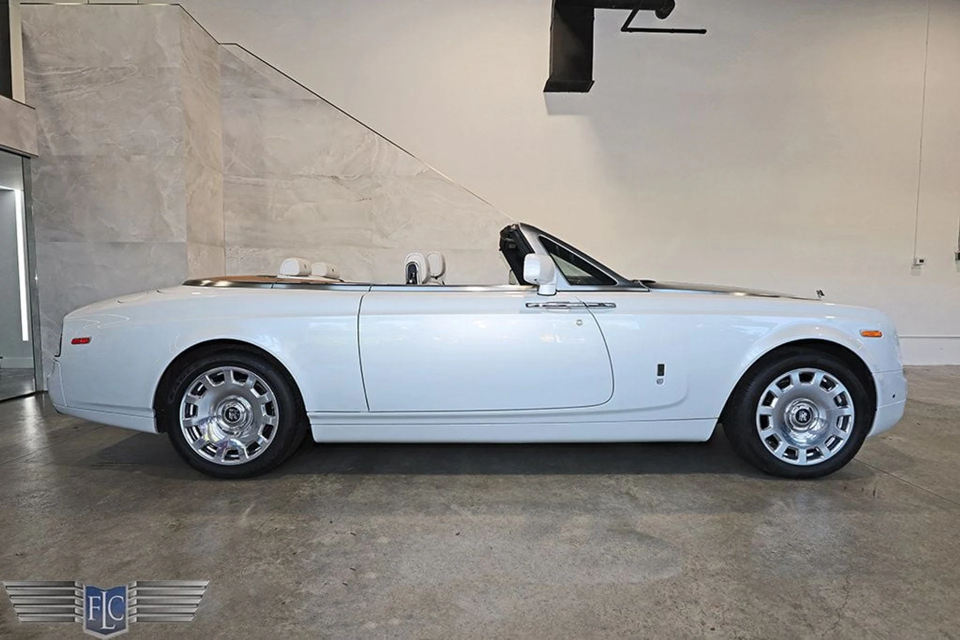 mph001_75412814_used_2017_rolls_royce_phantom_dropheadcoupe_9689_22945304_2_1024_0914525f9c