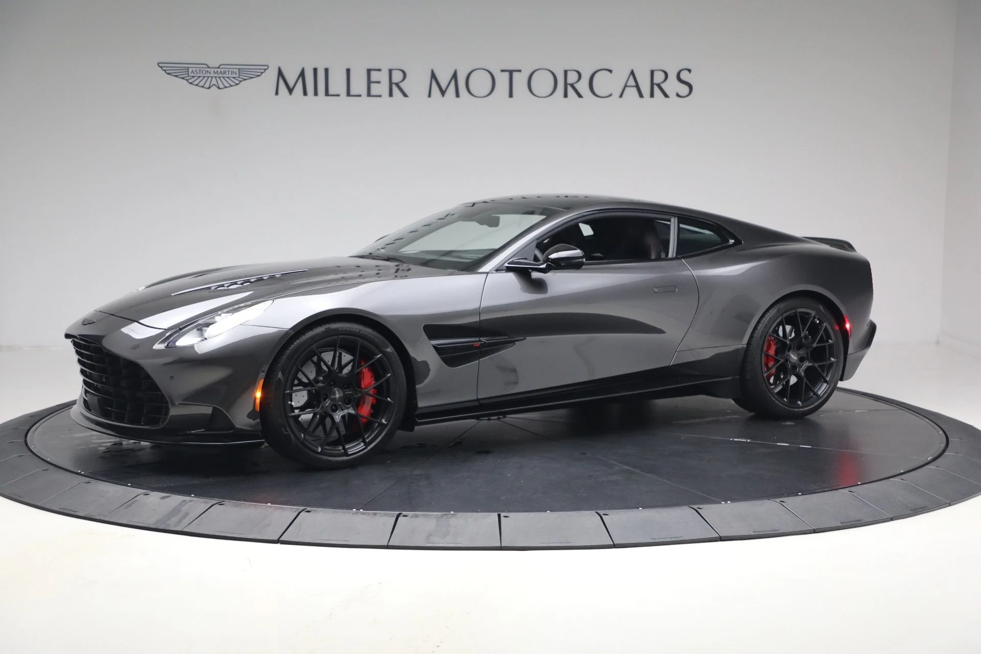mph001_757481601_Used_2026_Aston_Martin_Vanquish_1787327461_4d742f084b