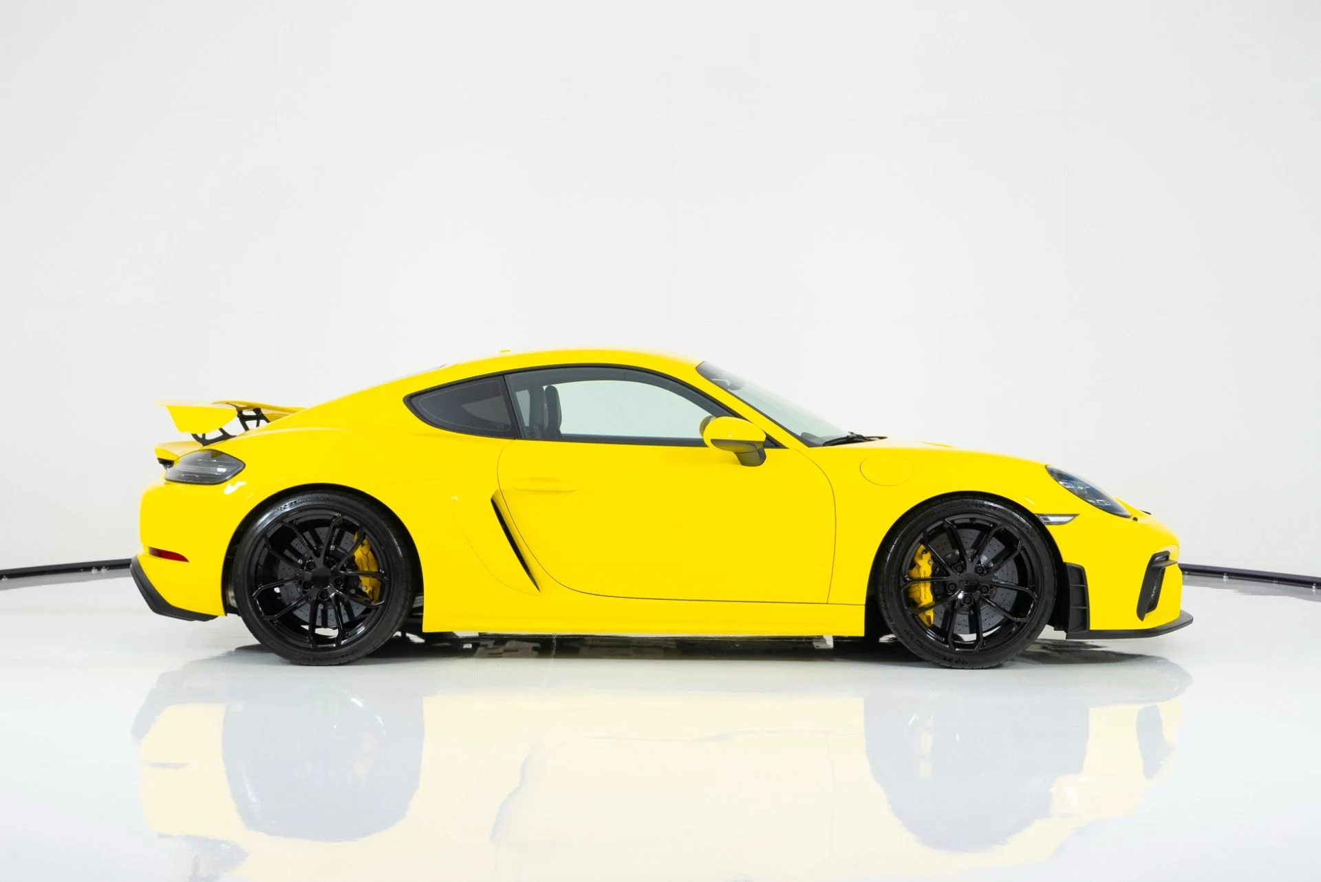 mph001_759236772_Used_2022_Porsche_718_Cayman_GT_4_1769546035_a6fb0fe5a8