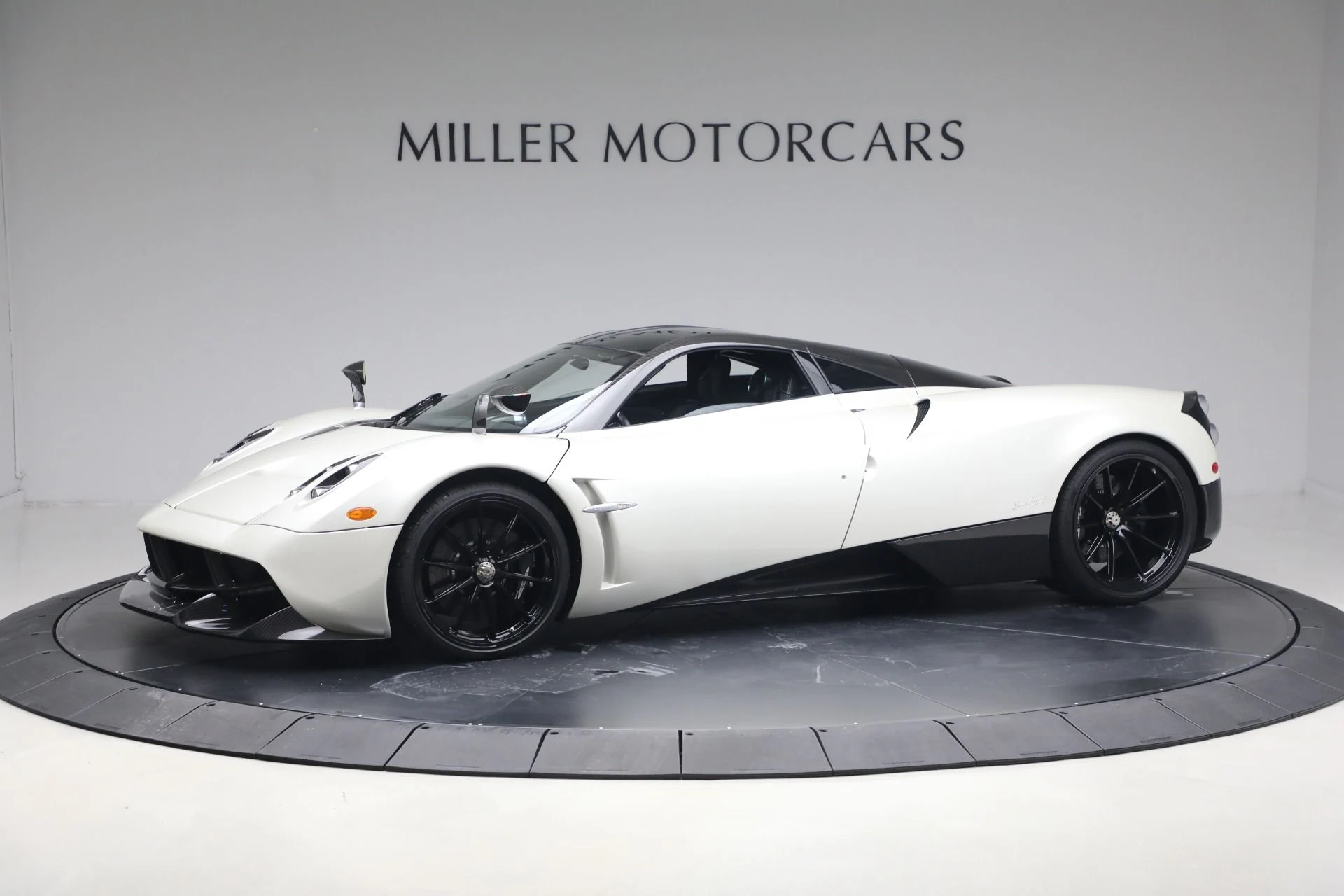 mph001_771914501_Used_2014_Pagani_Huayra_Tempesta_1765914855_540b7686ec
