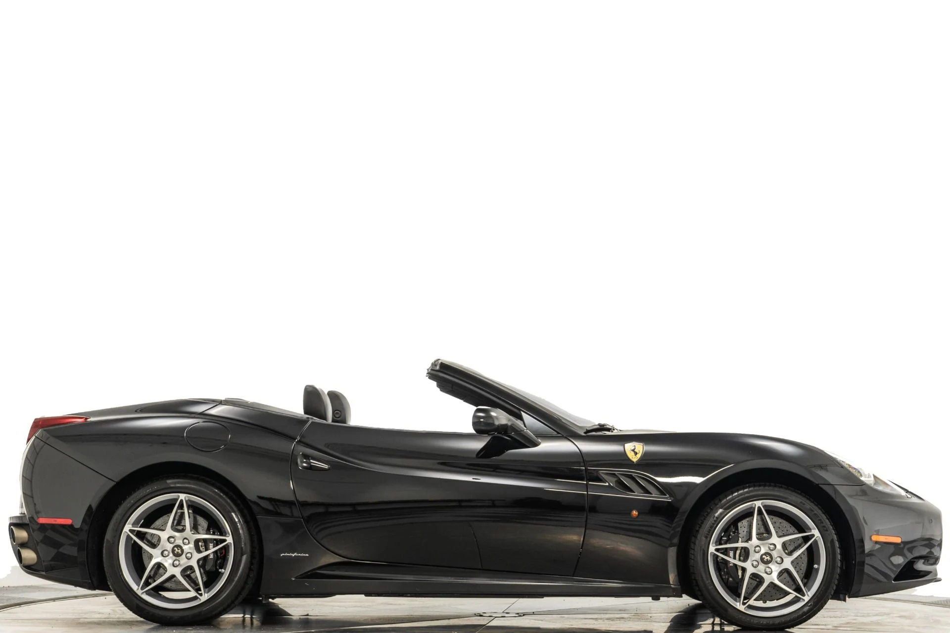mph001_777372039_Used_2011_Ferrari_California_1760563898_278b31c70d
