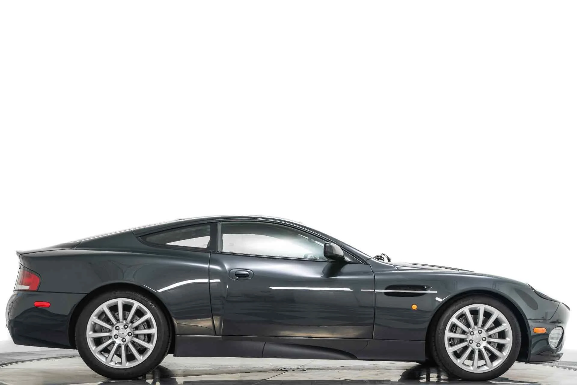 mph001_784817962_Used_2003_Aston_Martin_Vanquish_New_York_Auto_Show_Display_Car_1755616167_da4b184b35