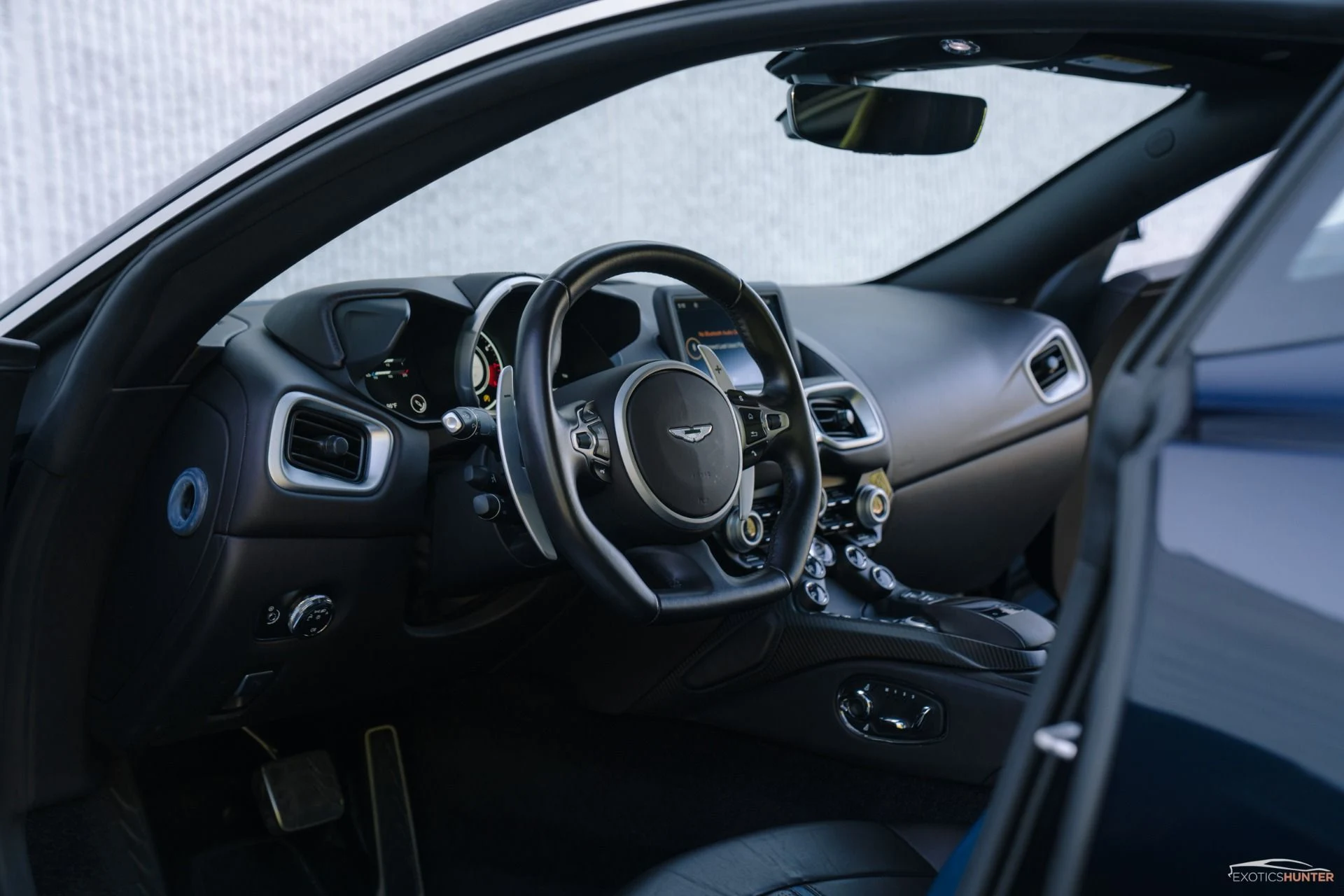 mph001_786555595_Used_2019_Aston_Martin_Vantage_1753929361_7590fd2f8e