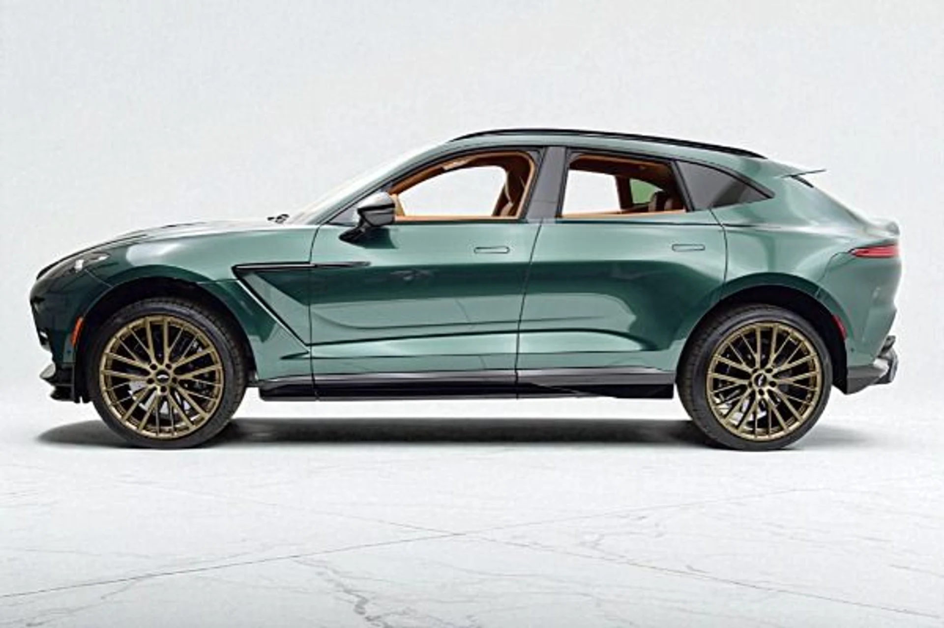 mph001_787838093_New_2025_Aston_Martin_DBX_707_1a0e80f8d7