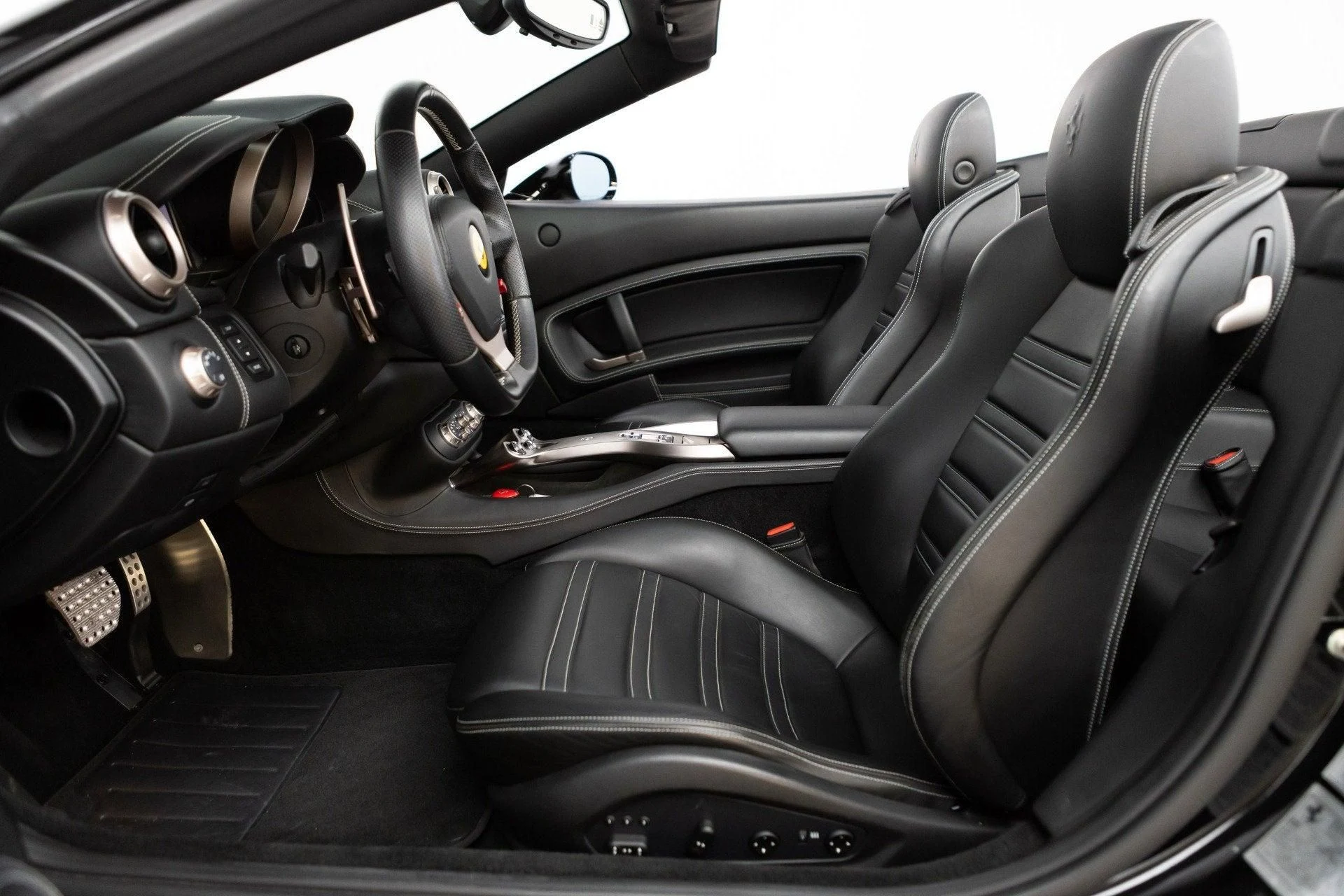 mph001_789151666_Used_2010_Ferrari_California_1777367960_1c947bf034