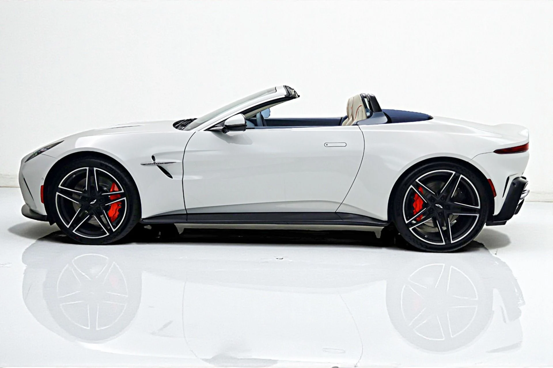 mph001_80788761_New_2026_Aston_Martin_Vantage_Roadster_65707327a3