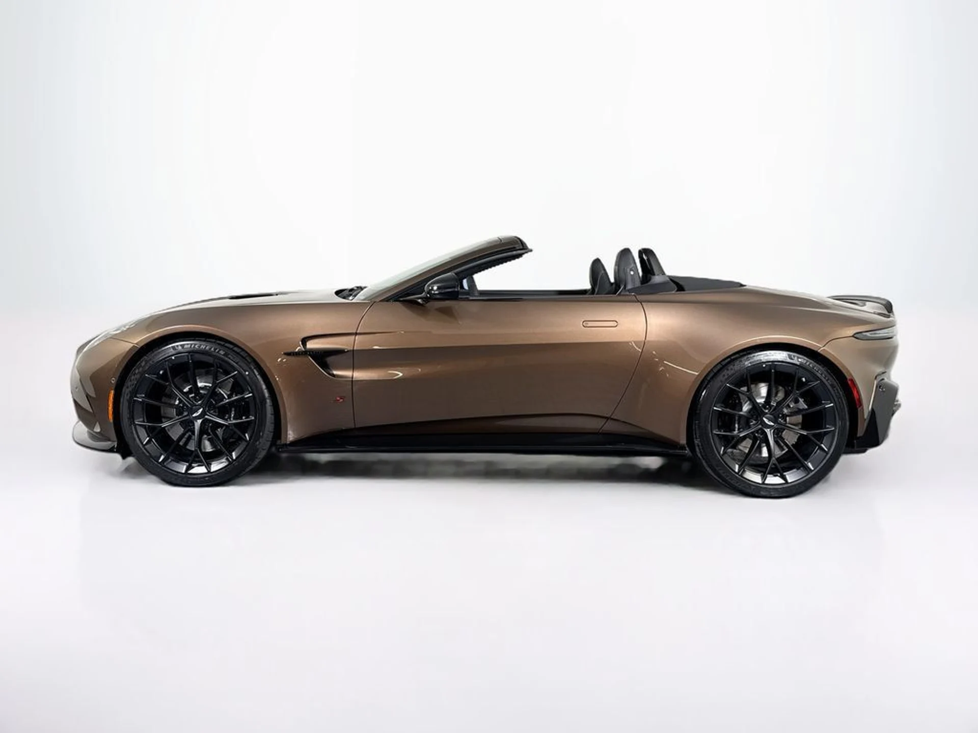 mph001_813500133_new_2026_aston_martin_vantage_sroadster_11350_23067104_2_1024_6ae6453dba