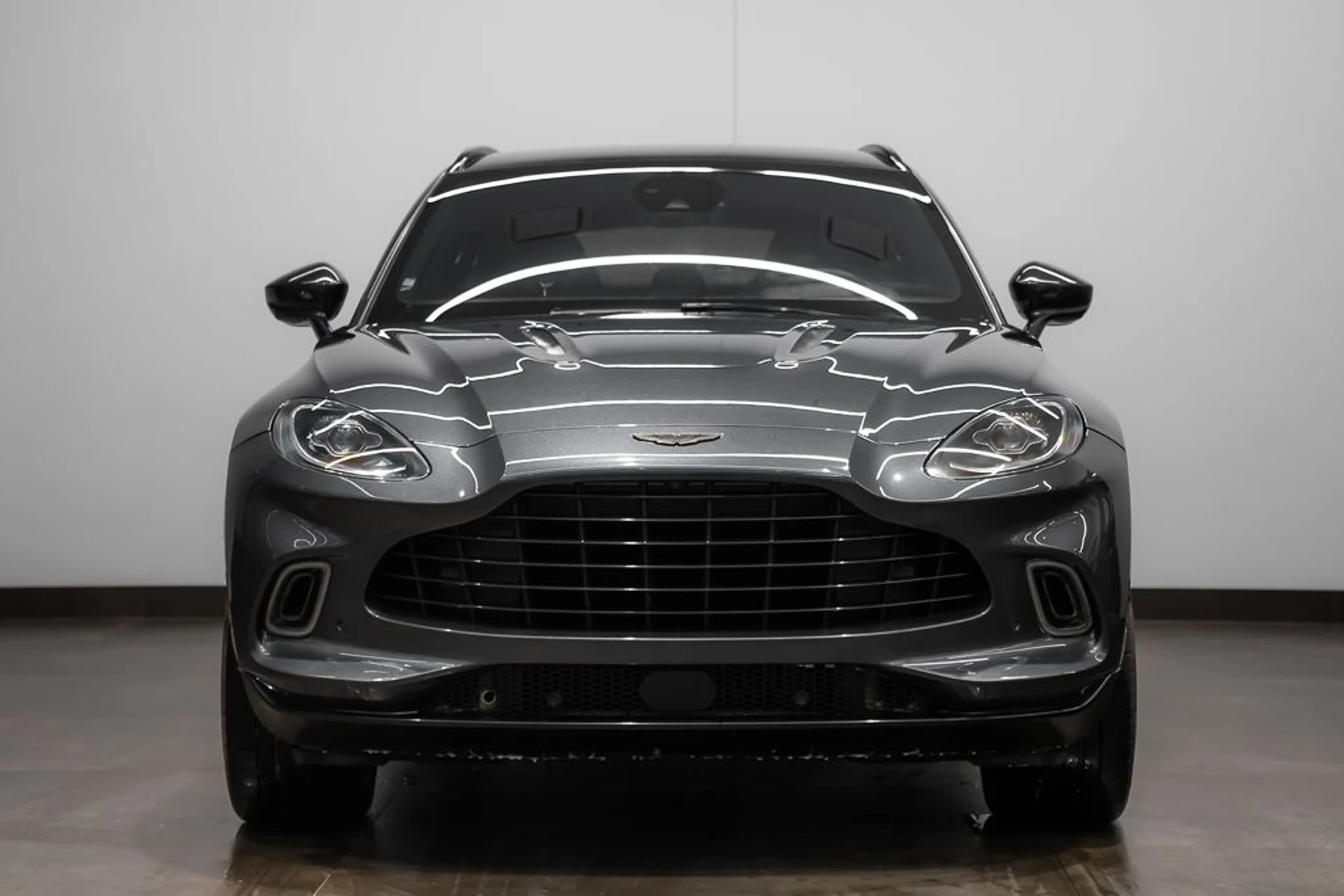 mph001_816461014_aston_martin_dbx_2021_jpg_v_1772496881_182b02ec7e